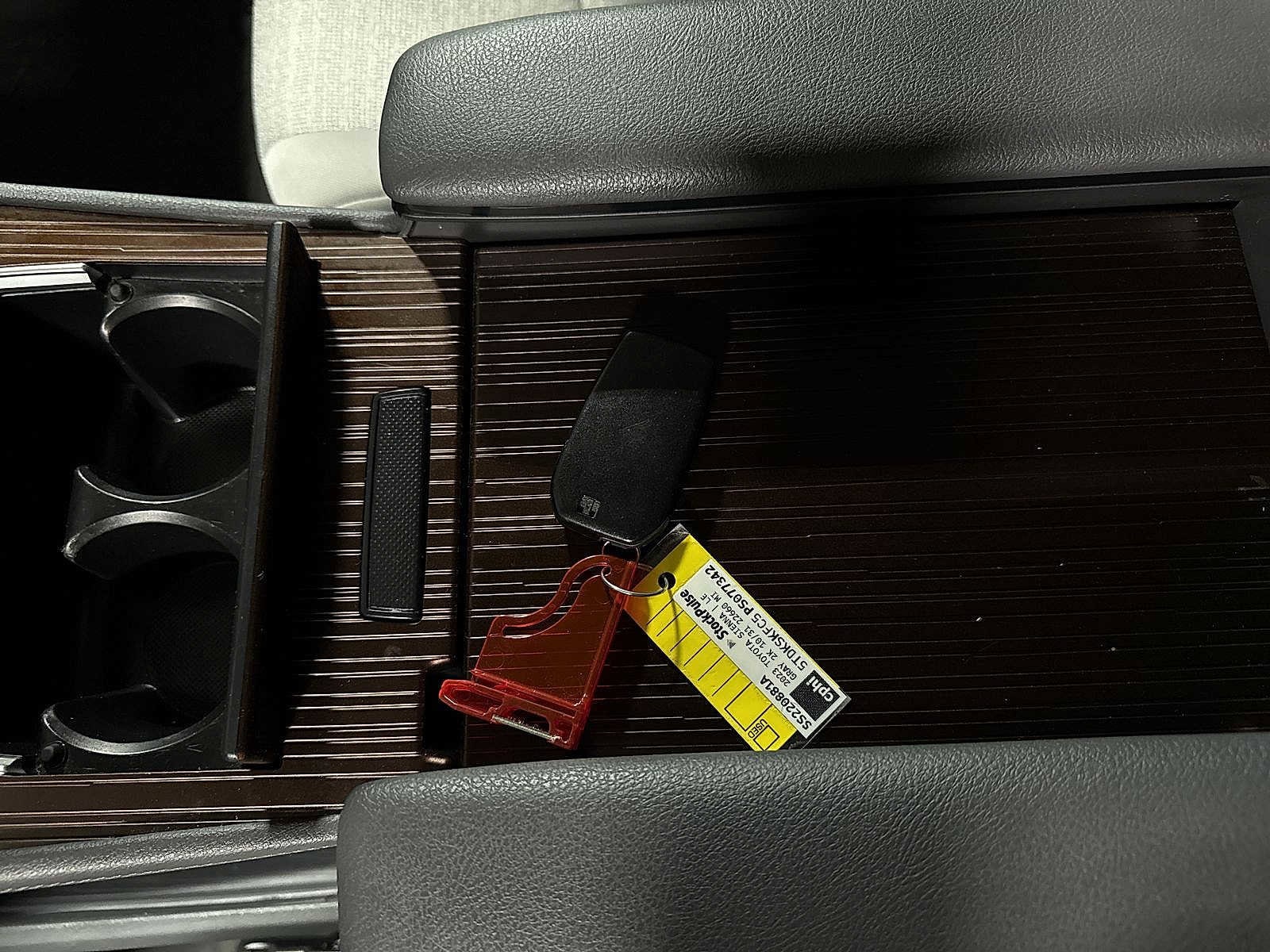 Thumbnail: 2023 Toyota Sienna - 32