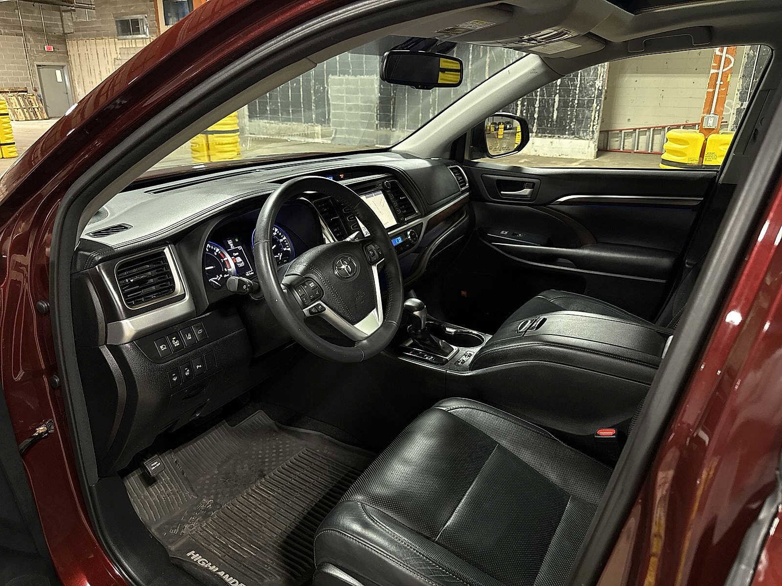 Thumbnail: 2016 Toyota Highlander - 33