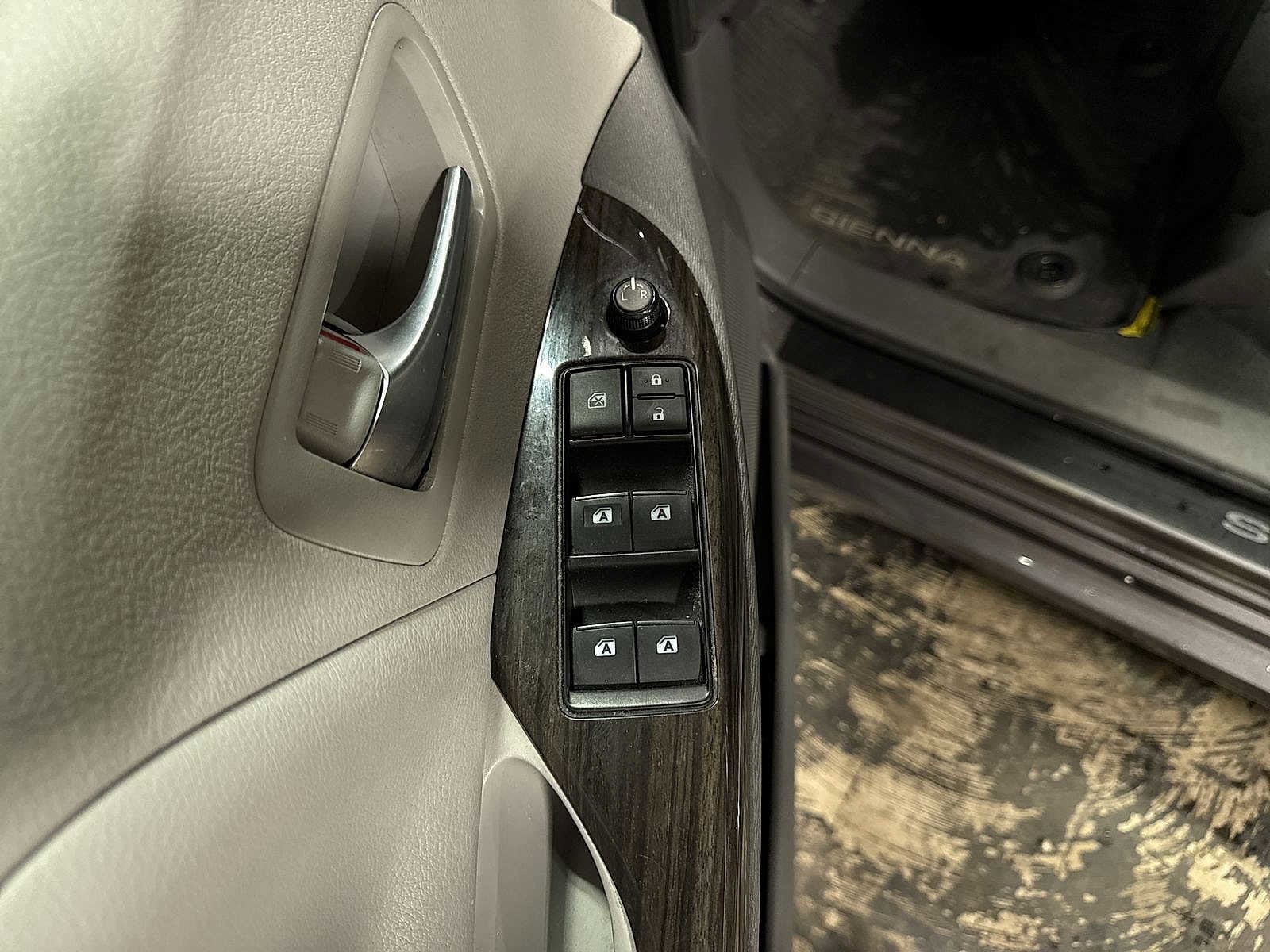 Thumbnail: 2020 Toyota Sienna - 22