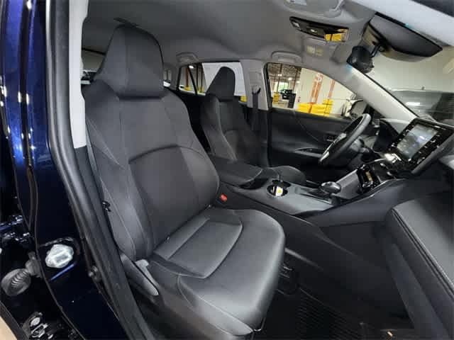 2021 Toyota Venza LE 16