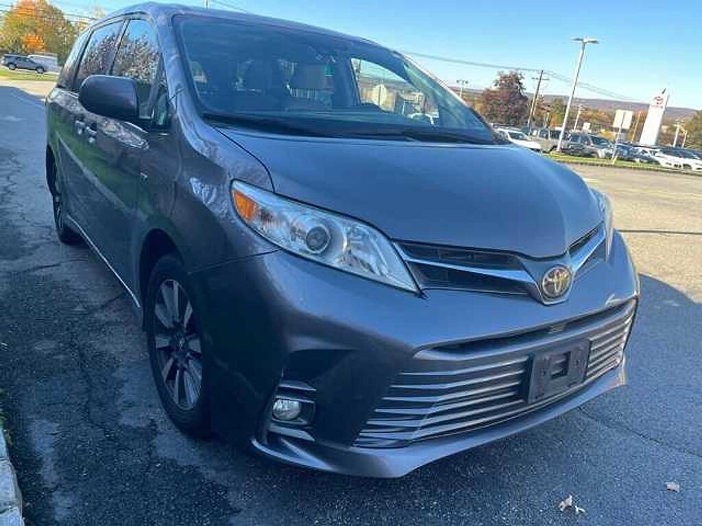Used 2020 Toyota Sienna XLE 7 Passenger Van
