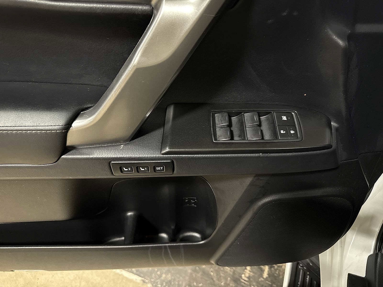 Thumbnail: 2023 Lexus GX - 24