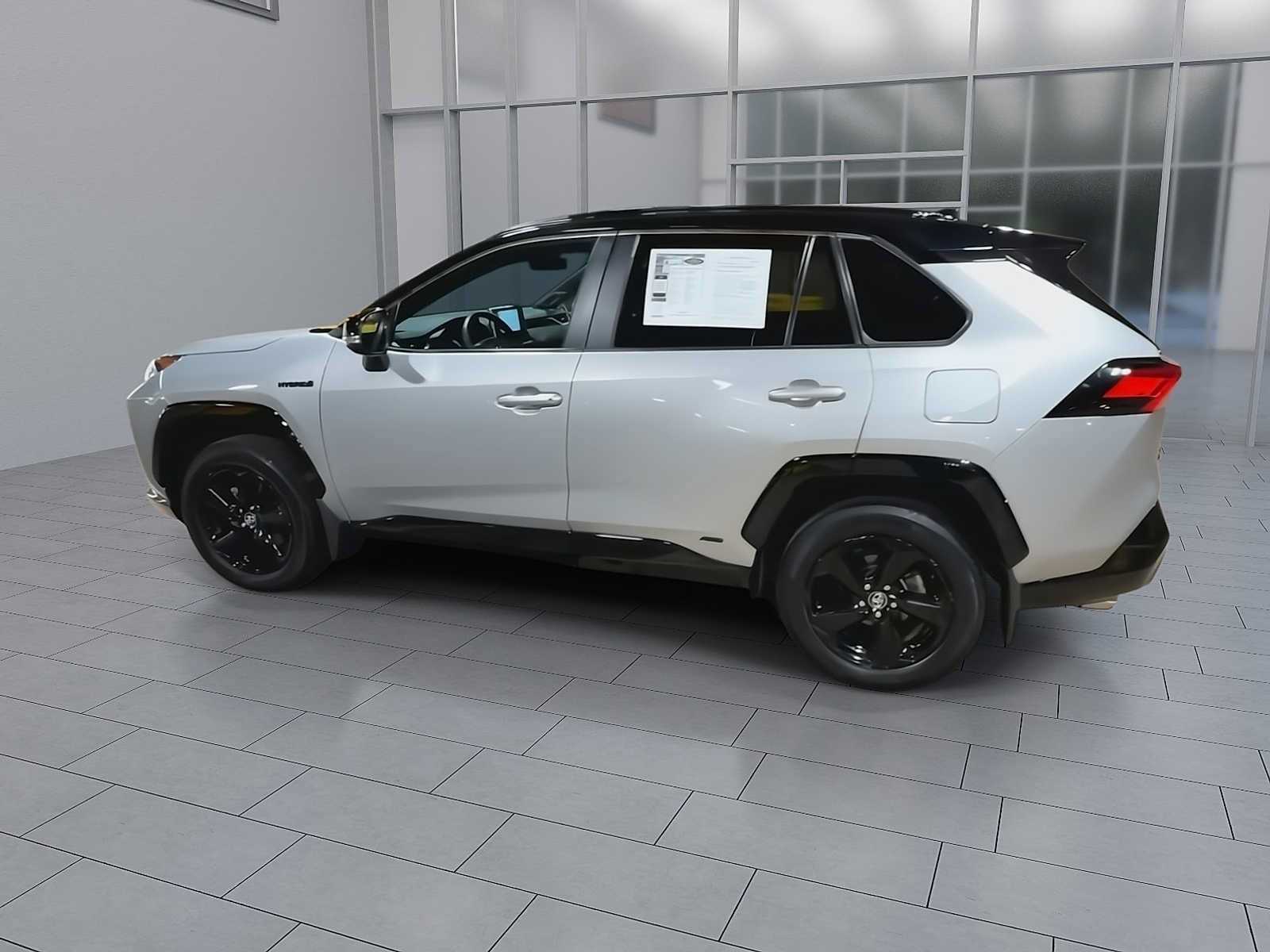 Thumbnail: 2021 Toyota RAV4 - 6