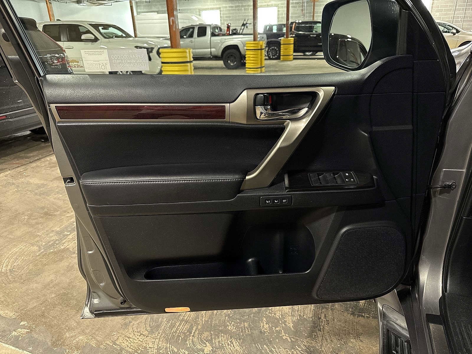 Thumbnail: 2010 Lexus GX - 32