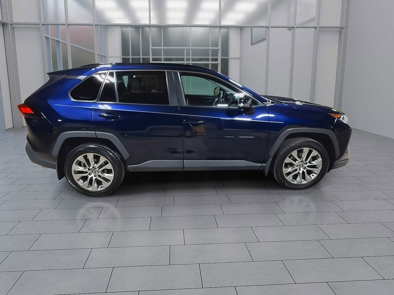 Thumbnail: 2020 Toyota RAV4 - 9