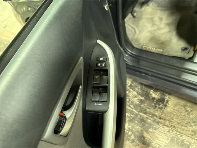 2013 Toyota Prius Two 22