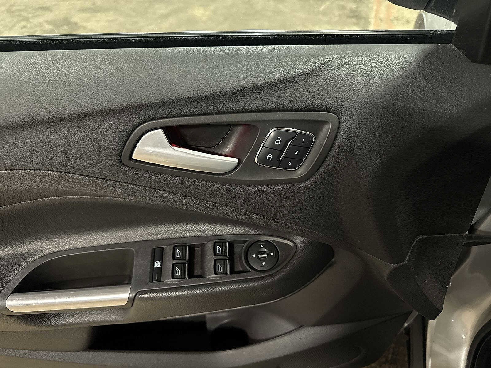 Thumbnail: 2016 Ford Escape - 23