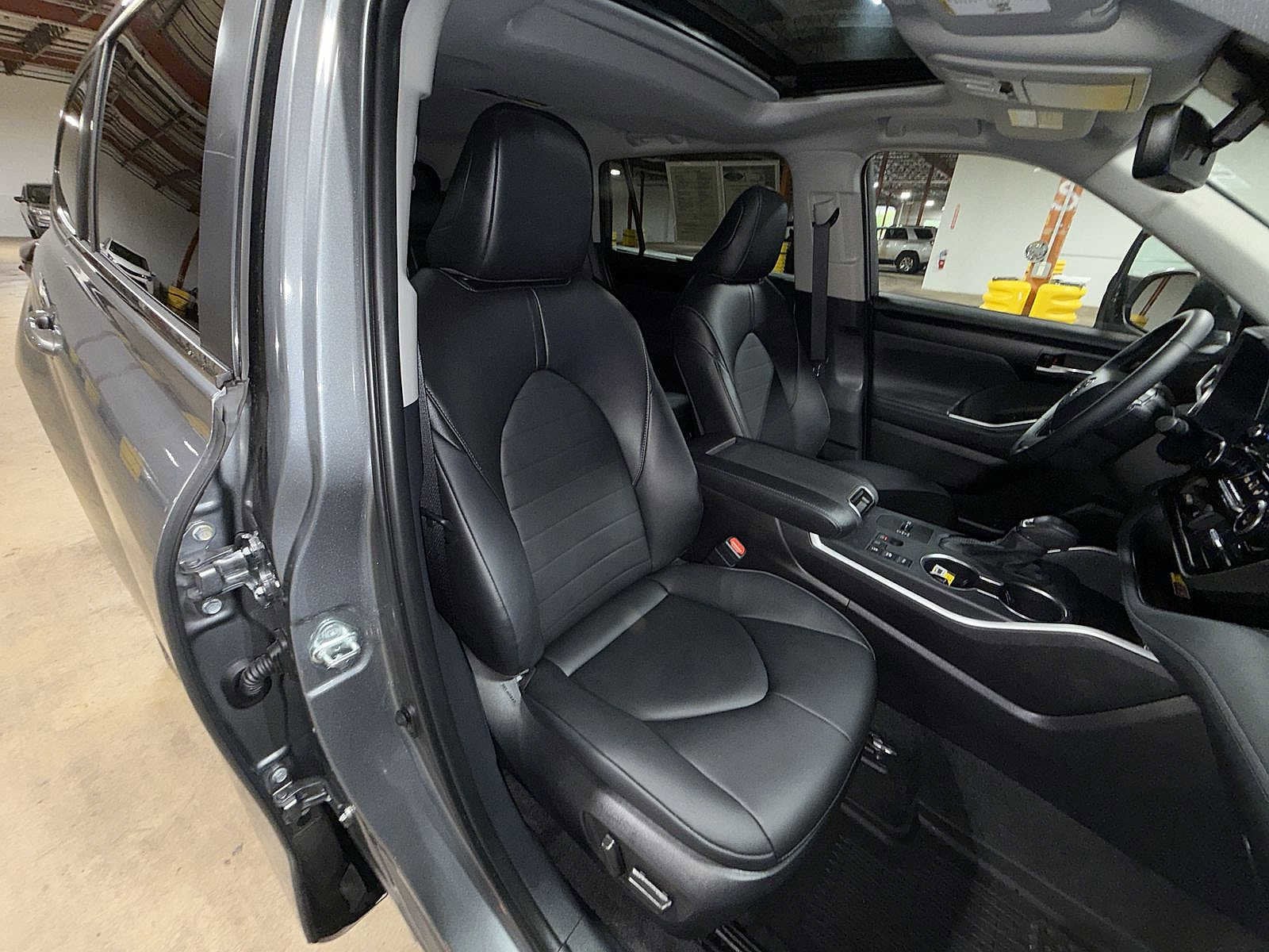 Thumbnail: 2026 Toyota Highlander - 16