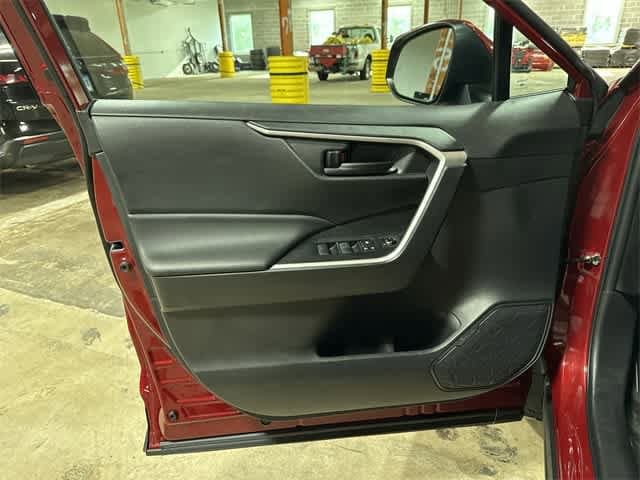 2022 Toyota RAV4 LE 29
