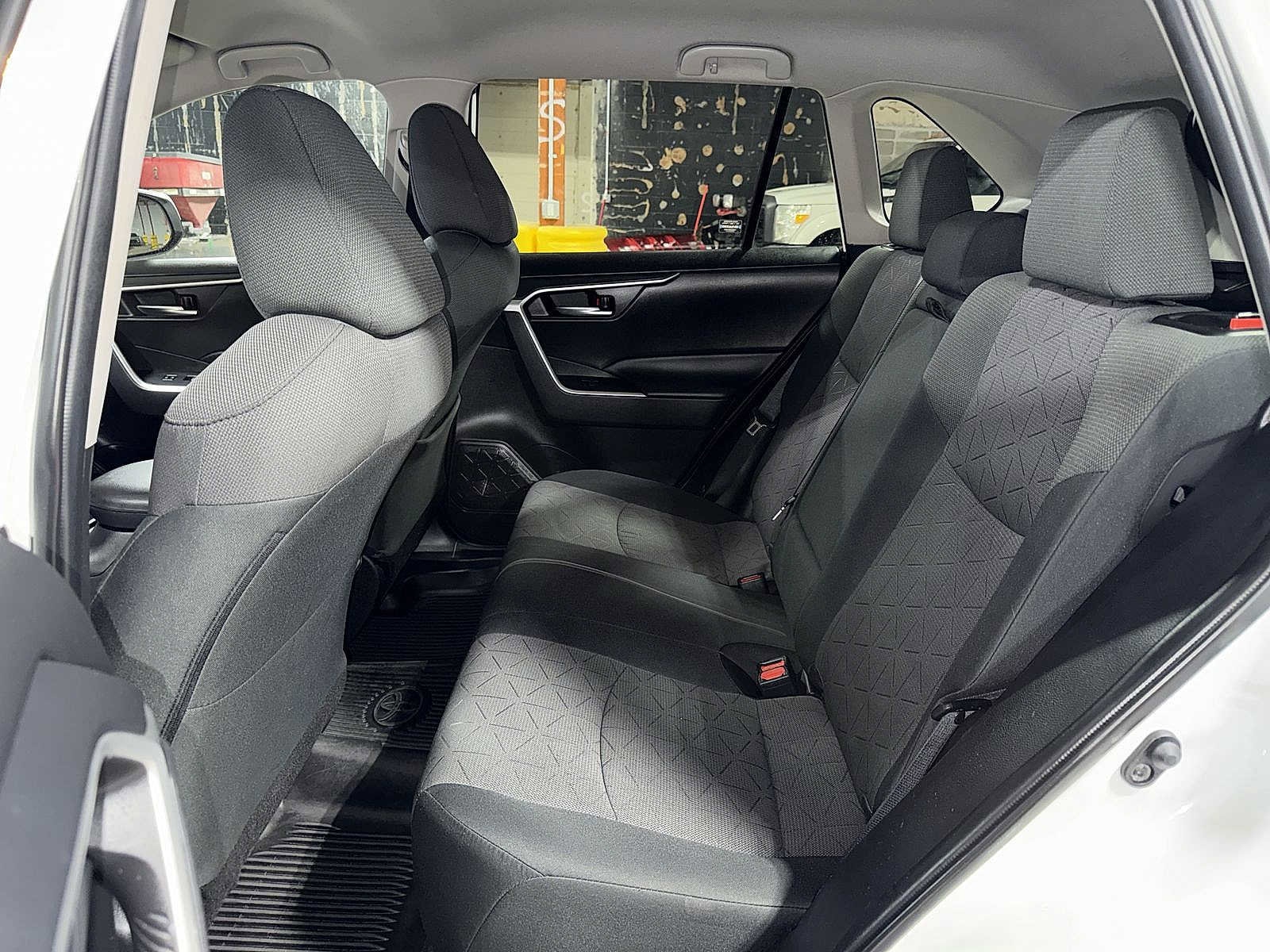 Thumbnail: 2022 Toyota RAV4 - 17