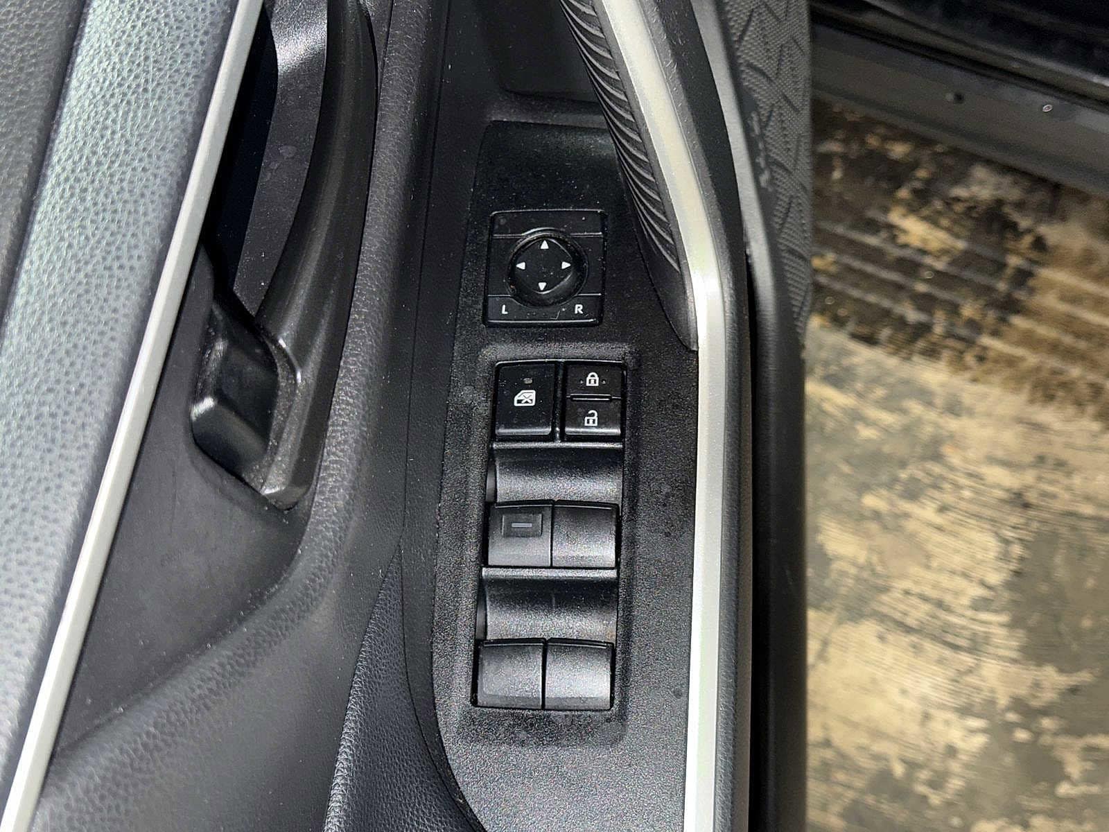 Thumbnail: 2021 Toyota RAV4 - 22