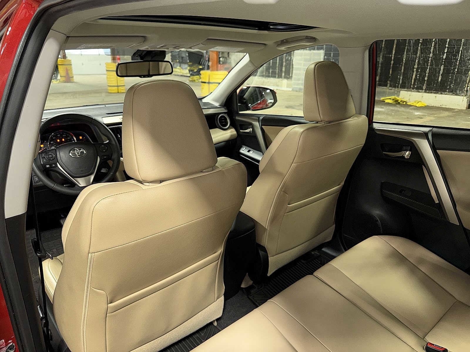 Thumbnail: 2015 Toyota RAV4 - 30