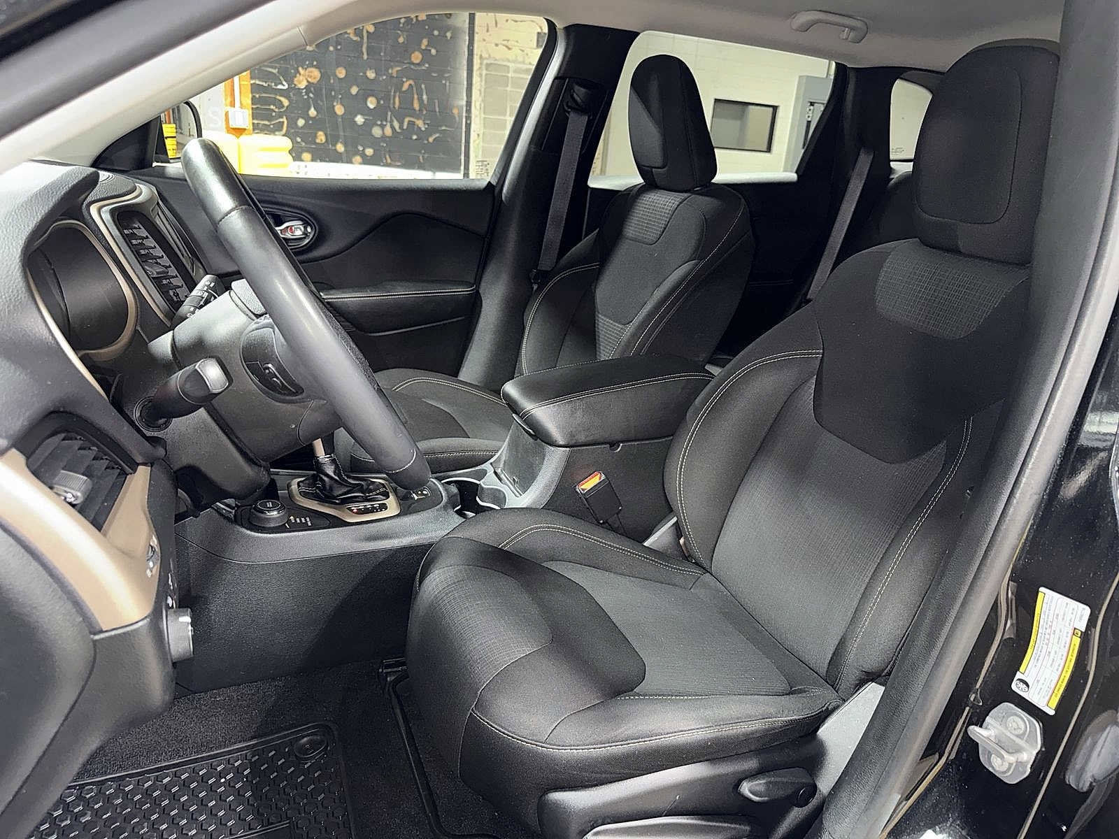 Thumbnail: 2015 Jeep Cherokee - 15