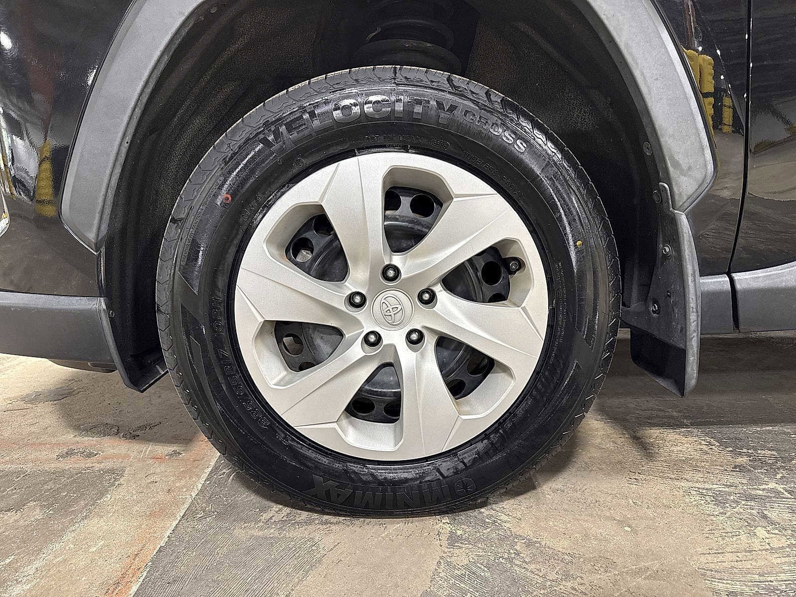 Thumbnail: 2021 Toyota RAV4 - 10