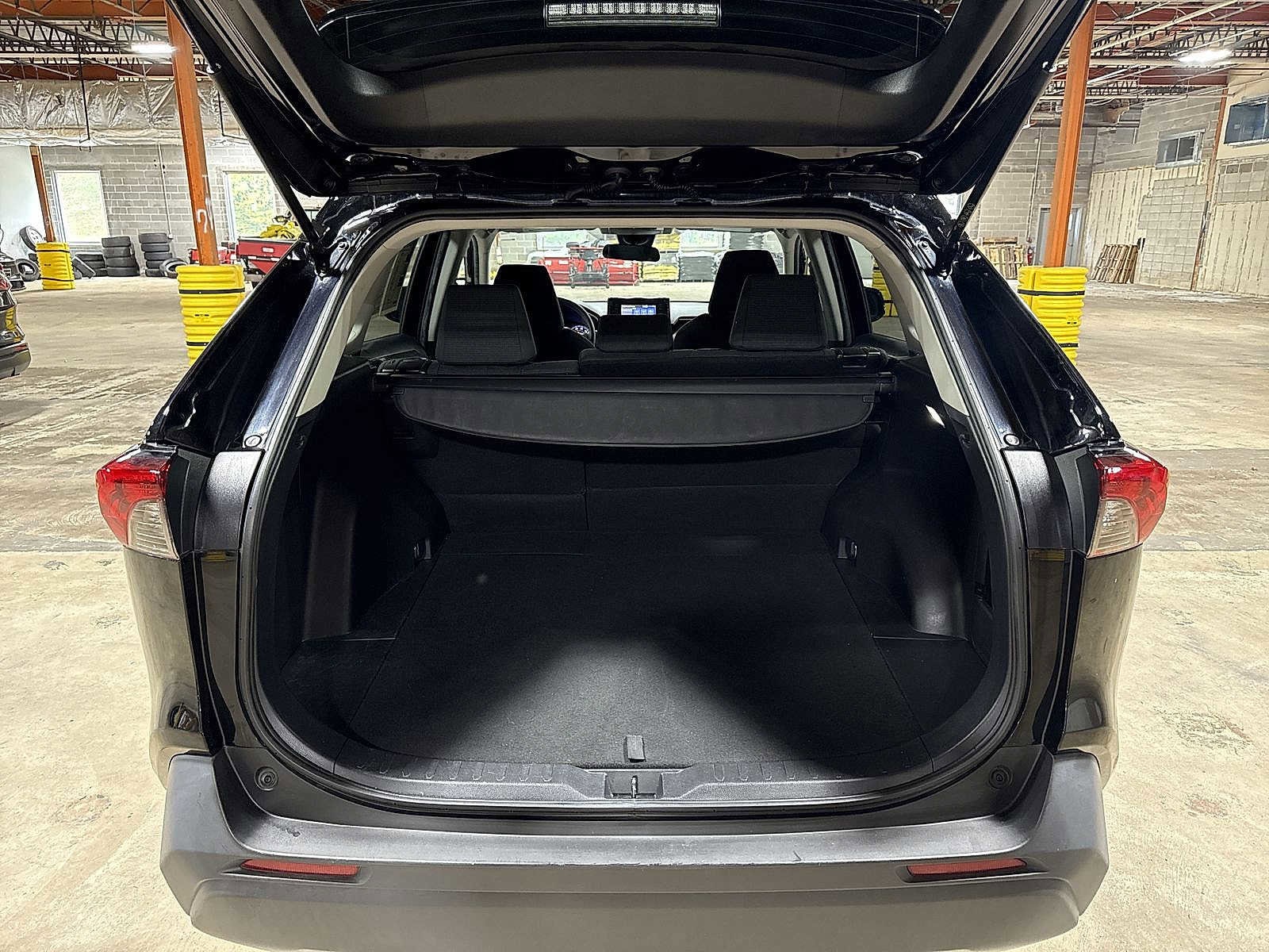 Thumbnail: 2022 Toyota RAV4 - 11