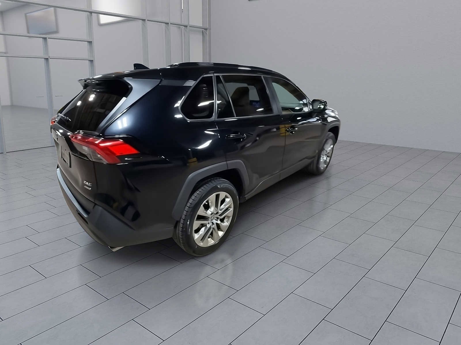 Thumbnail: 2019 Toyota RAV4 - 8