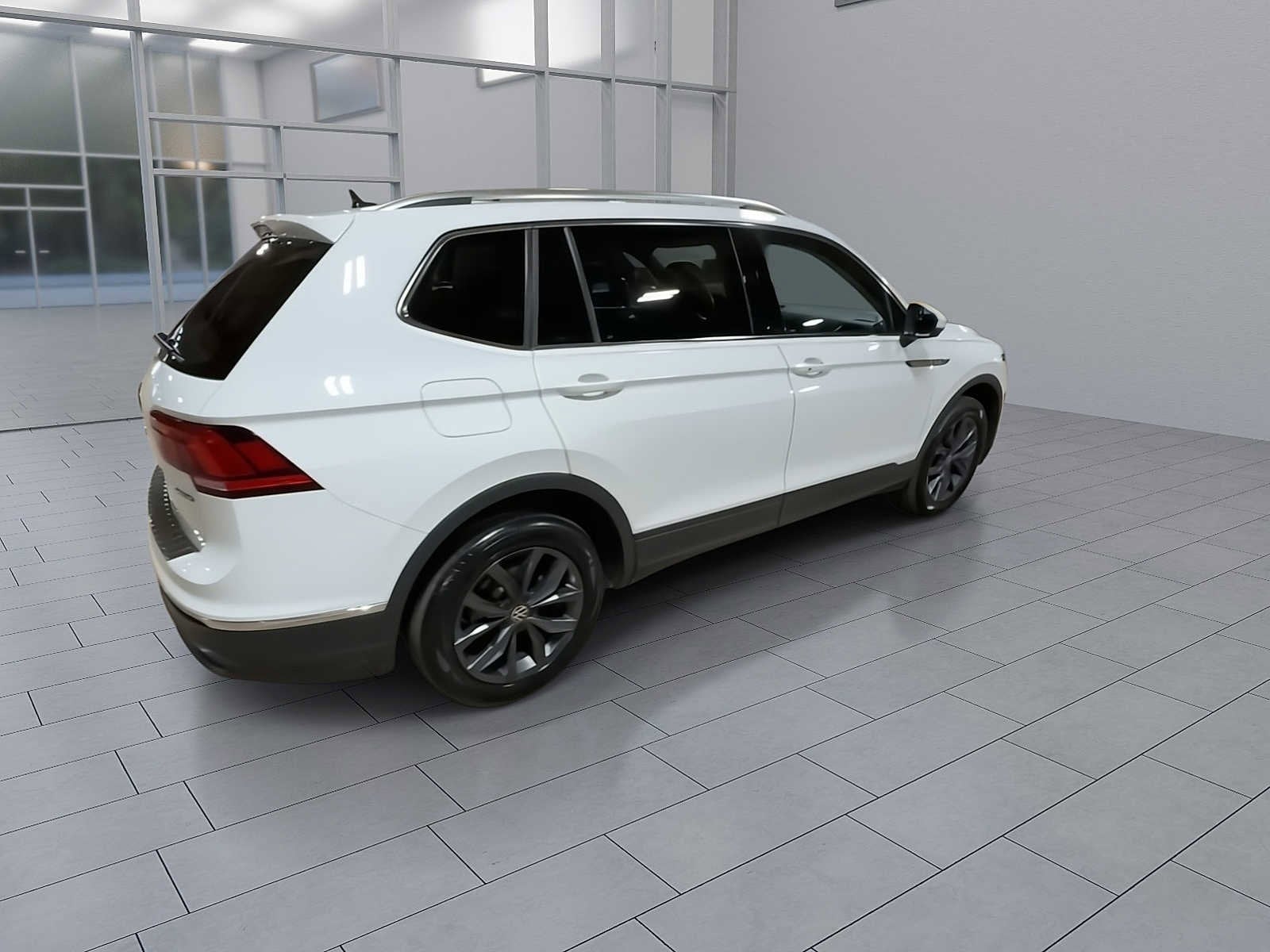 Thumbnail: 2022 Volkswagen Tiguan - 8
