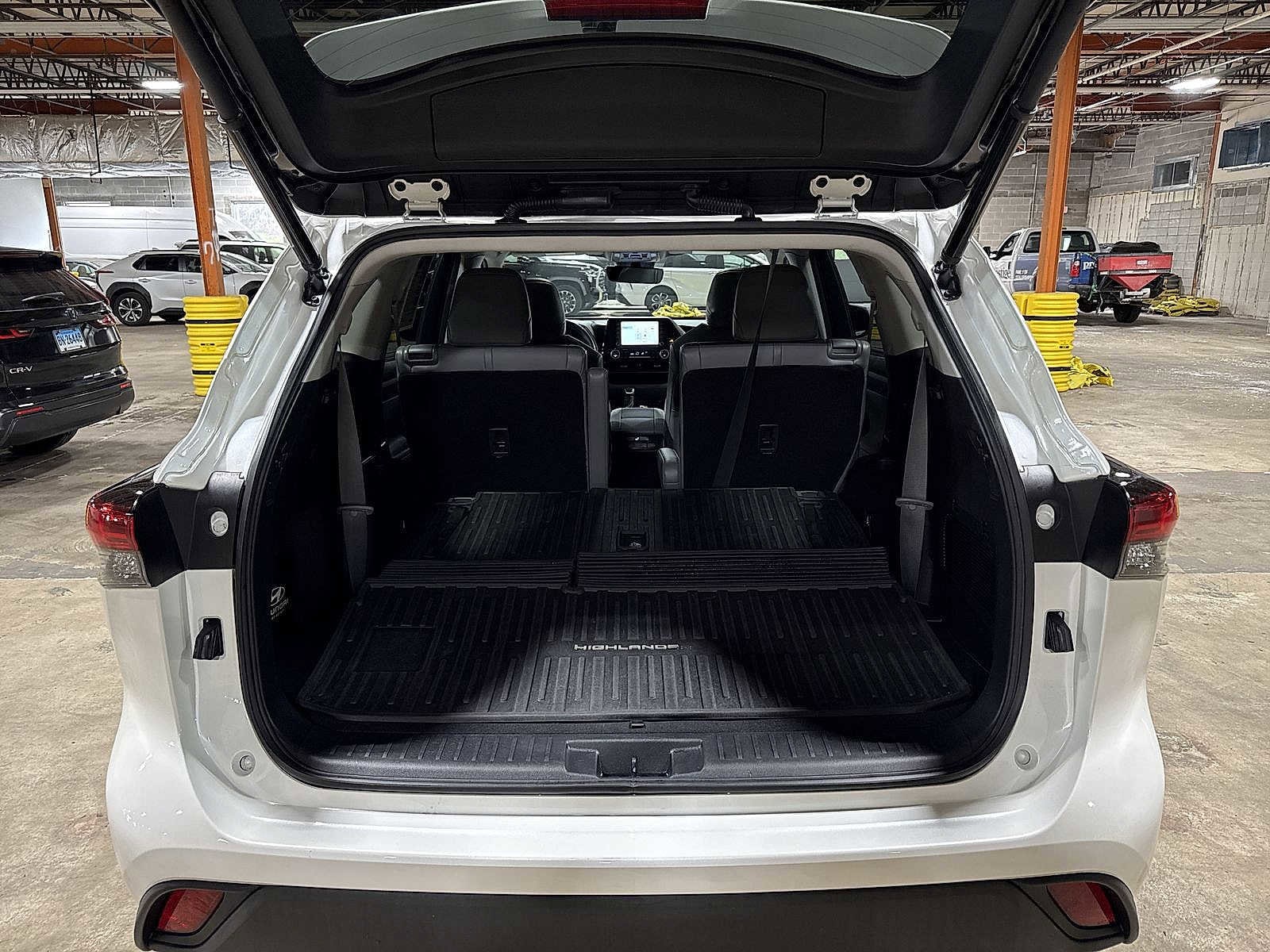 Thumbnail: 2021 Toyota Highlander - 11