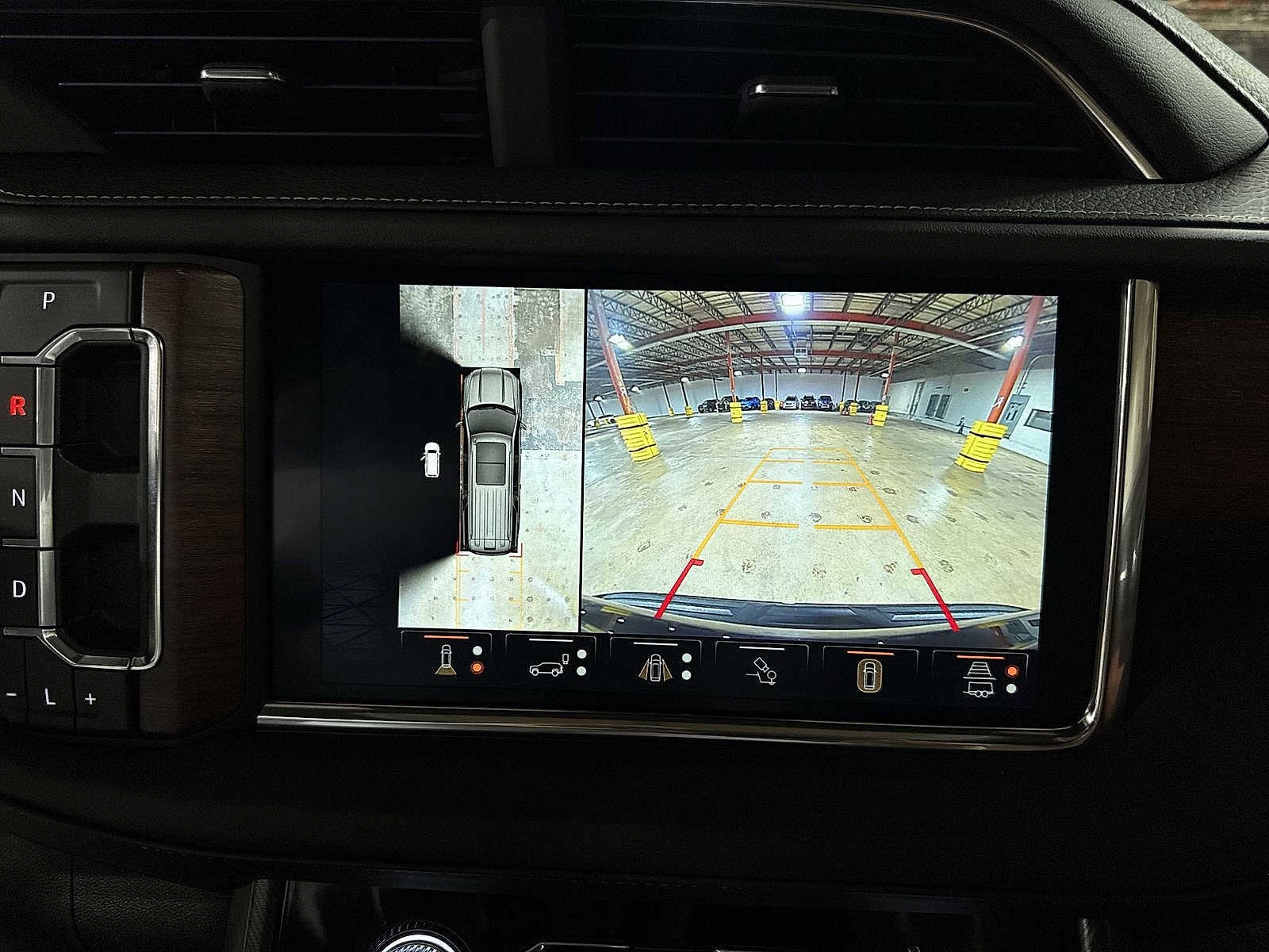 Thumbnail: 2023 GMC Yukon XL - 24