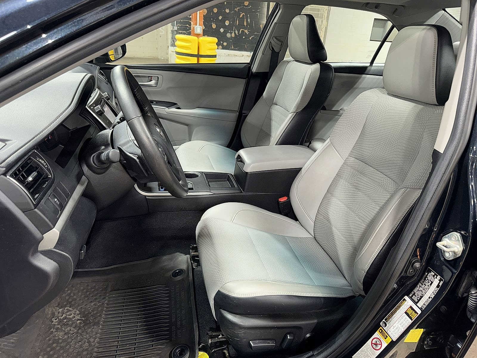 Thumbnail: 2017 Toyota Camry - 15