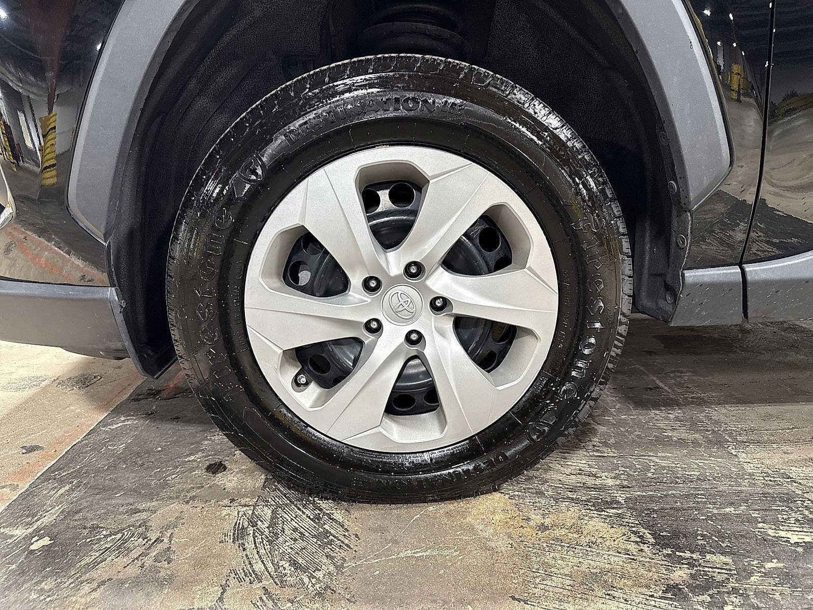 Thumbnail: 2021 Toyota RAV4 - 10