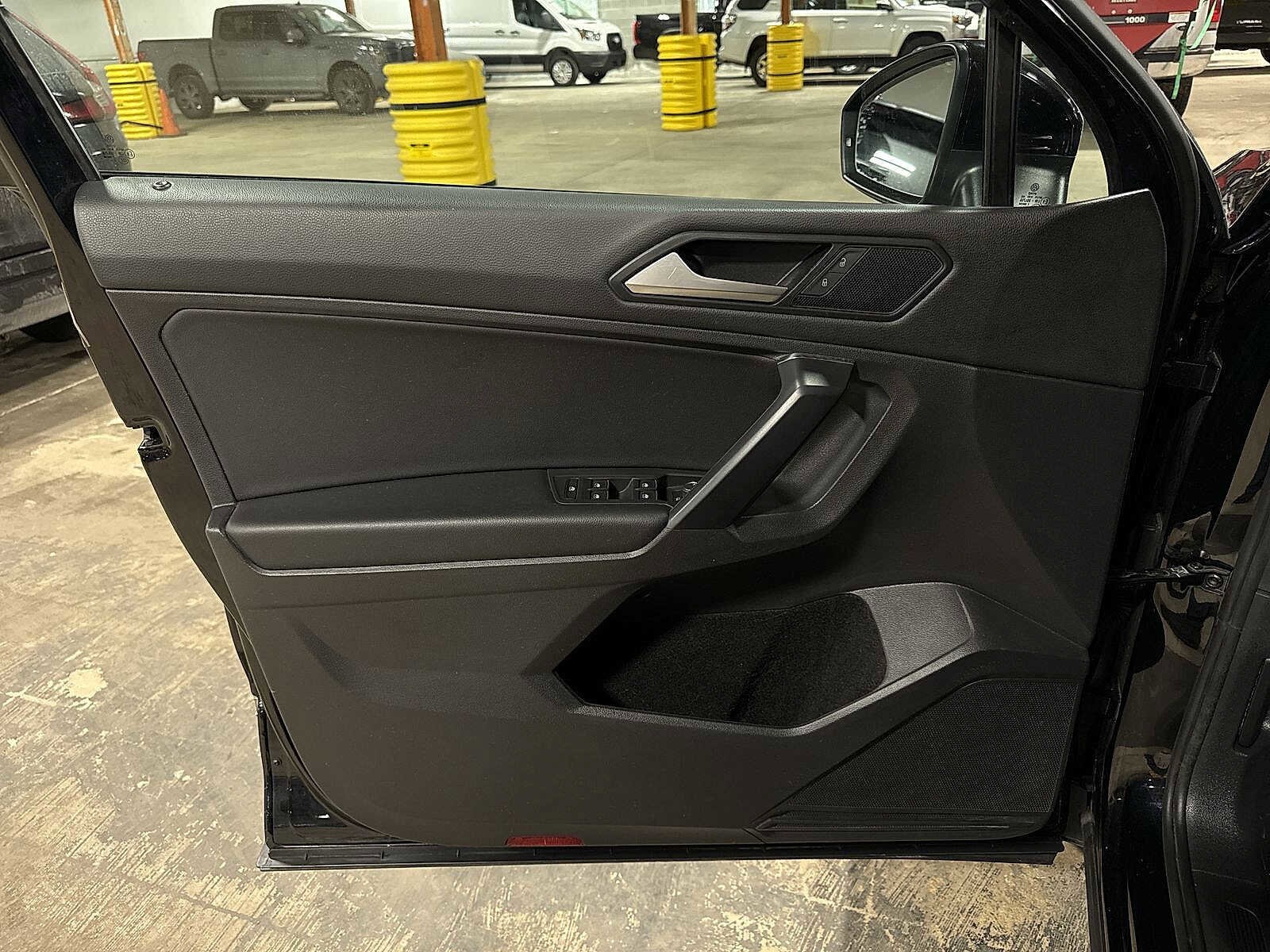 Thumbnail: 2021 Volkswagen Tiguan - 31