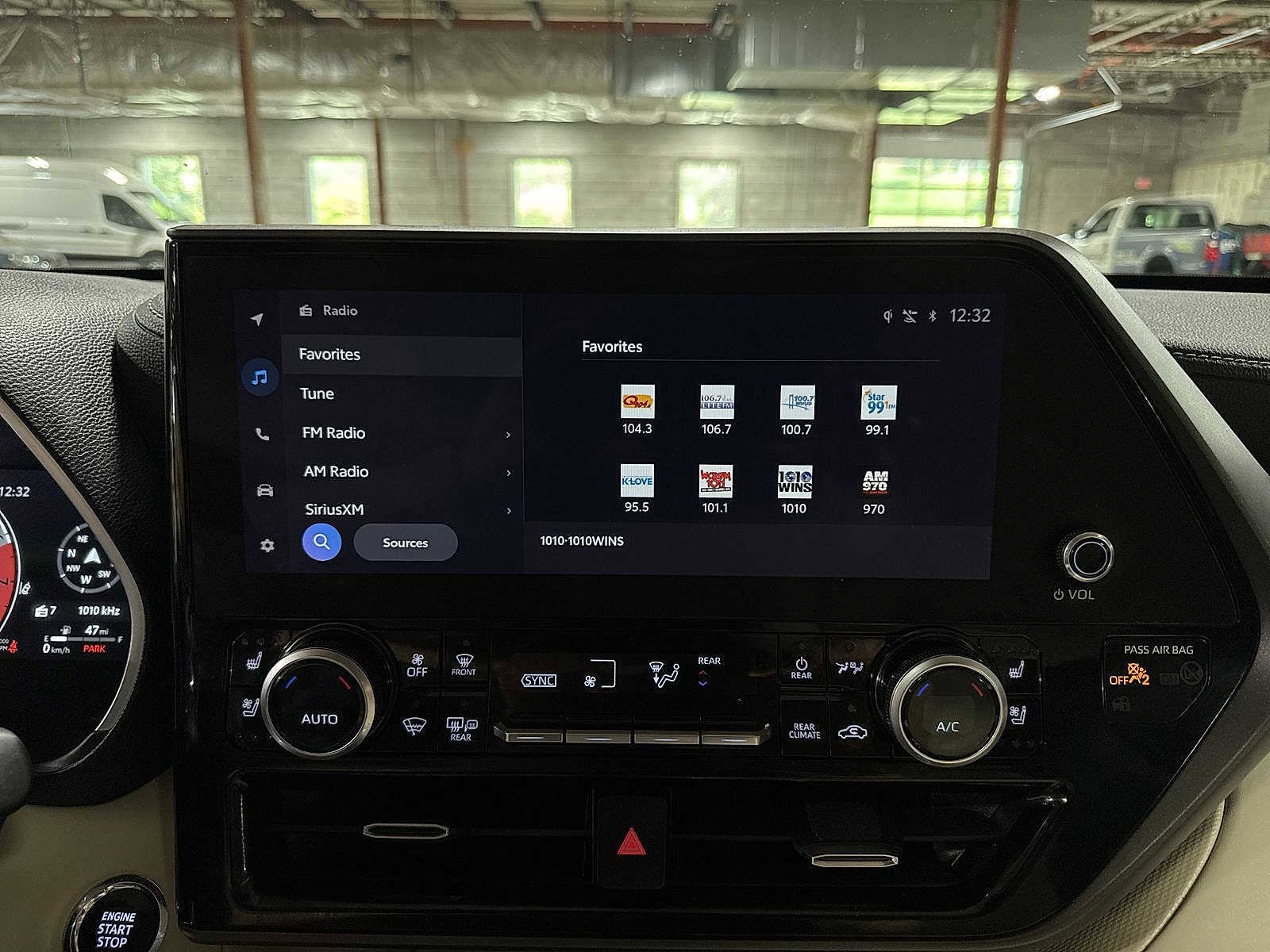 Thumbnail: 2023 Toyota Highlander - 20