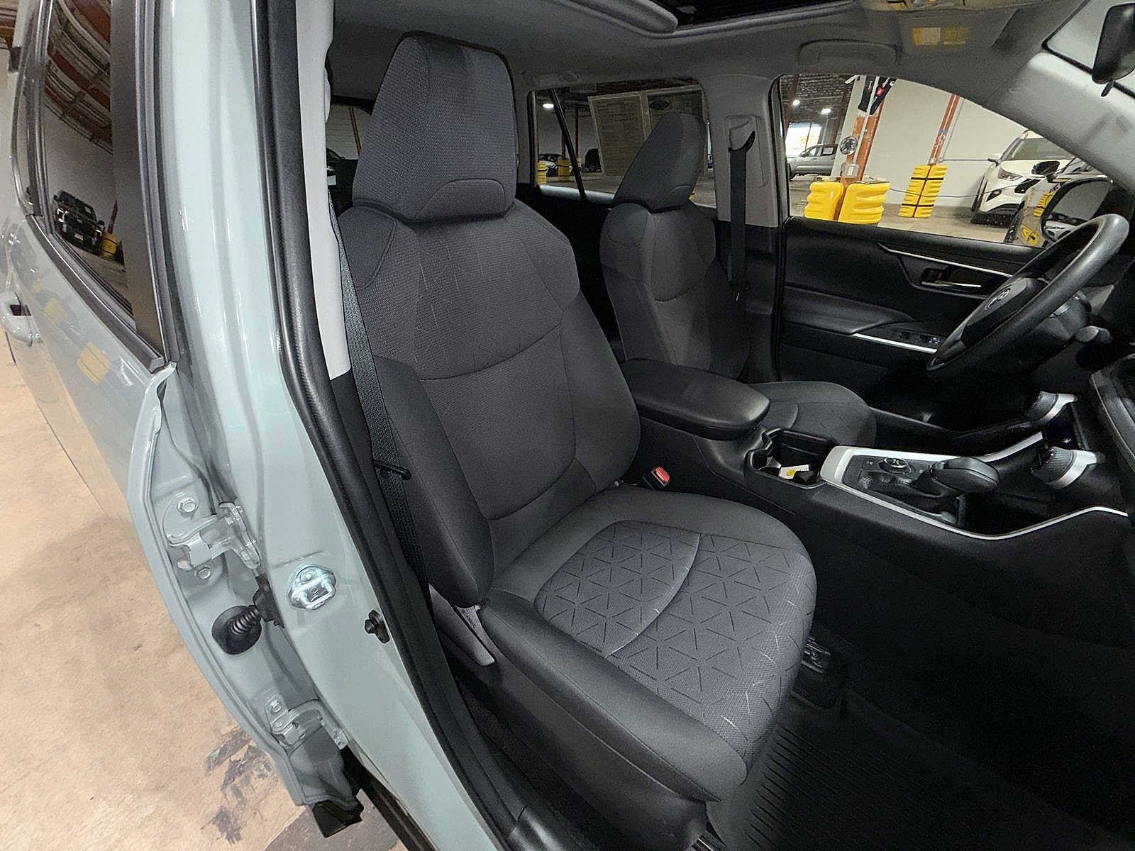 Thumbnail: 2021 Toyota RAV4 - 16