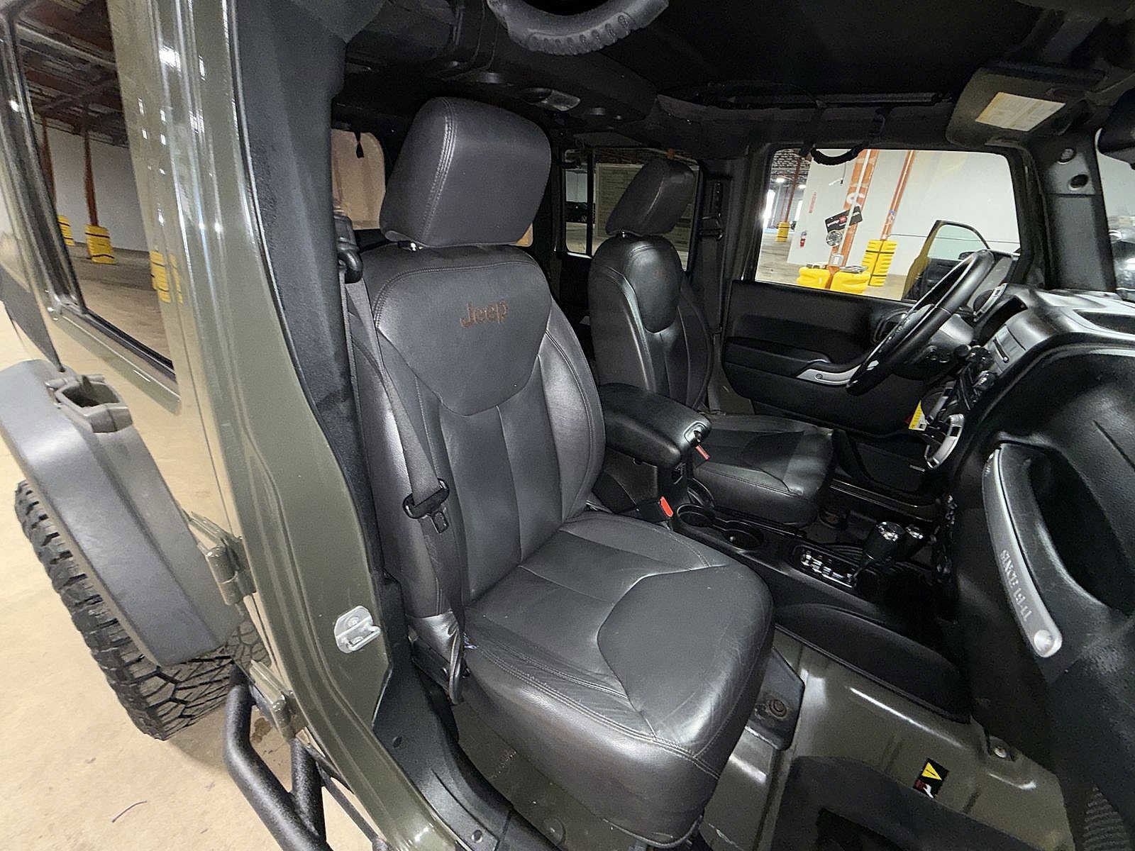 Thumbnail: 2015 Jeep Wrangler - 15