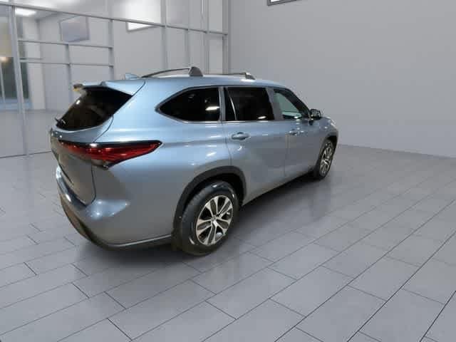 Thumbnail: 2023 Toyota Highlander - 8
