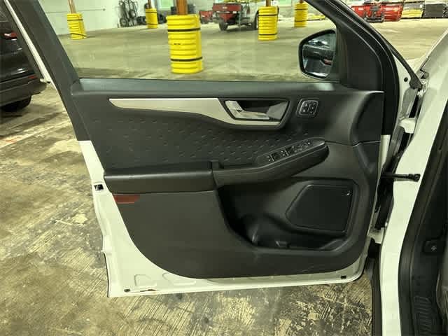 2020 Ford Escape SEL 32