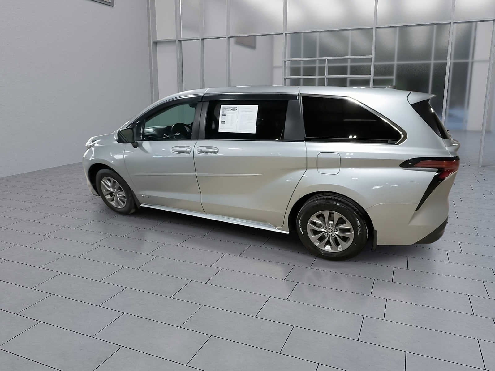 Thumbnail: 2021 Toyota Sienna - 6