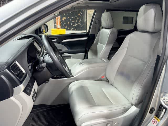 Thumbnail: 2017 Toyota Highlander - 15