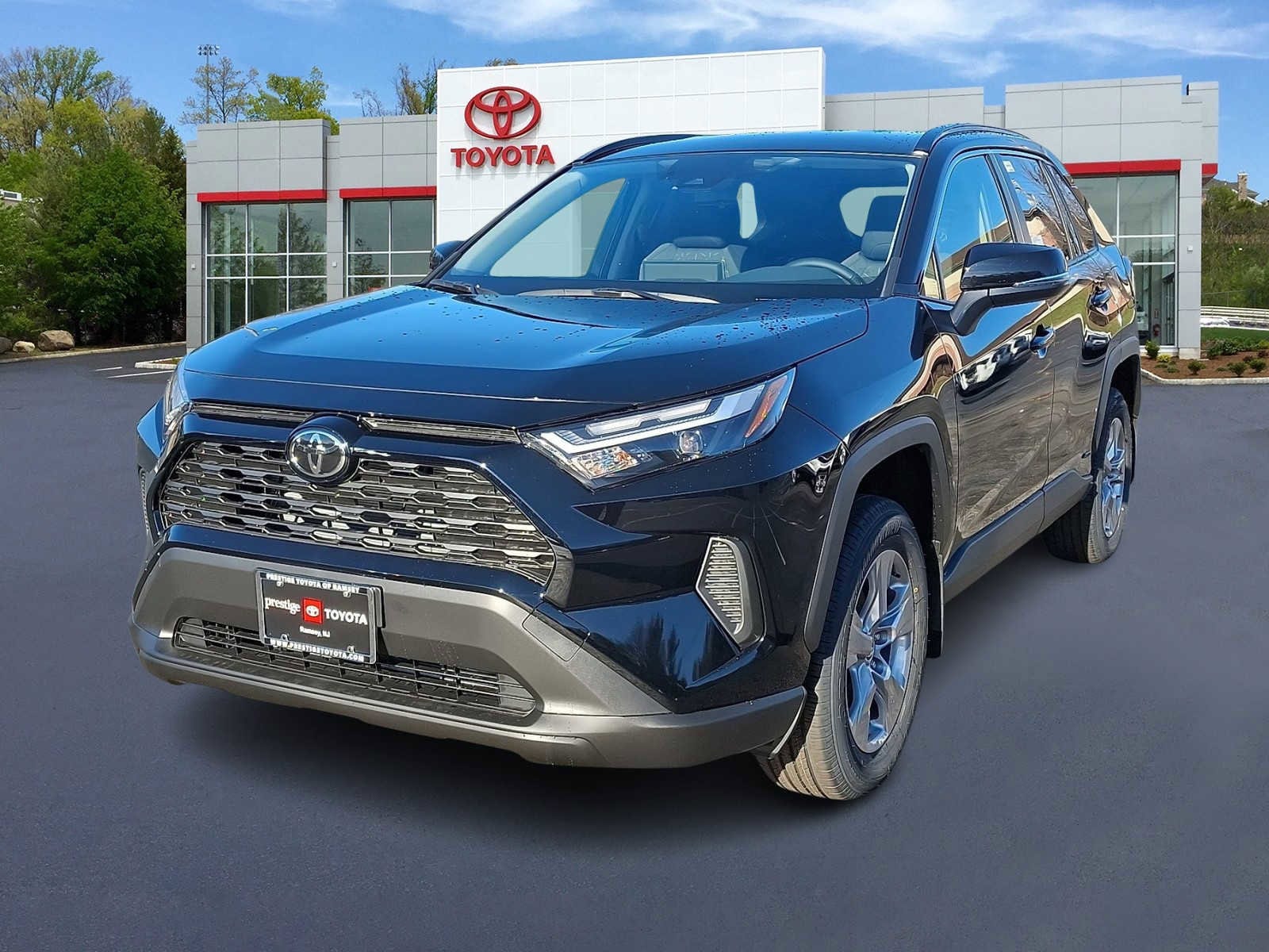 2025 Toyota RAV4 XLE's photo