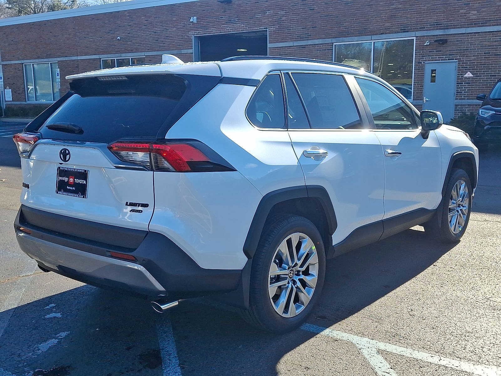 Thumbnail: 2025 Toyota RAV4 - 18