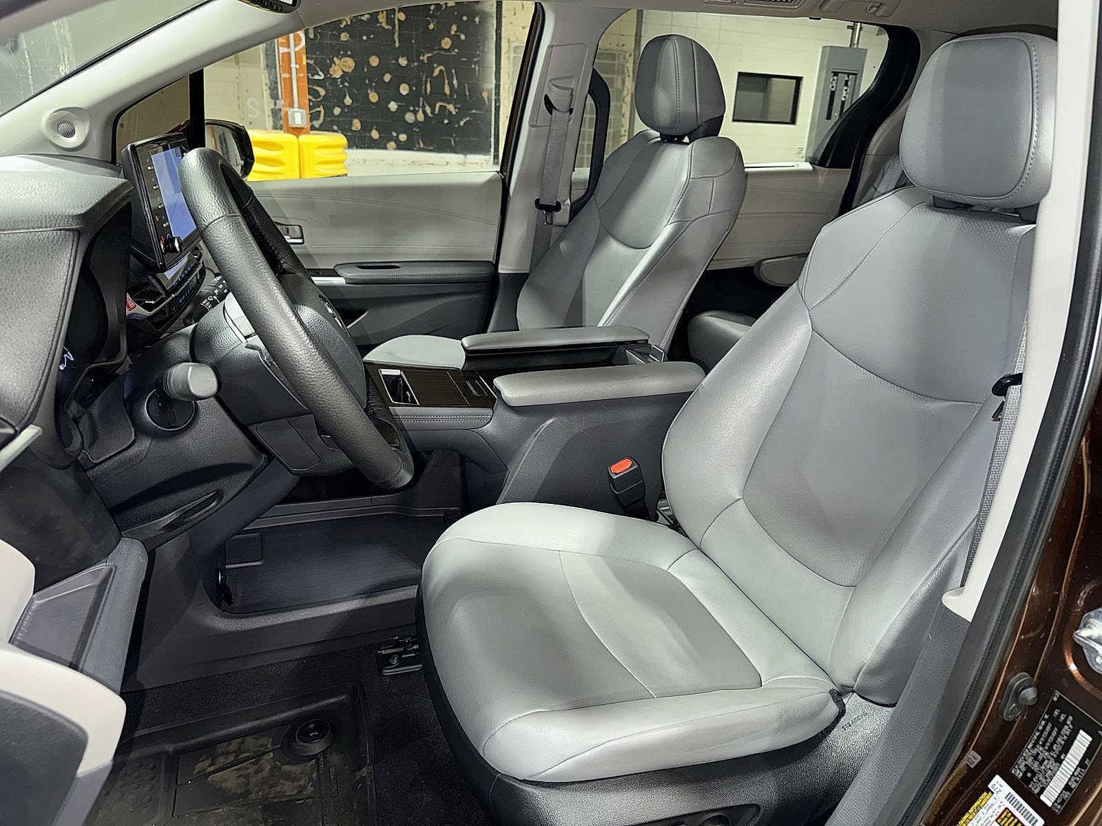 Thumbnail: 2023 Toyota Sienna - 15