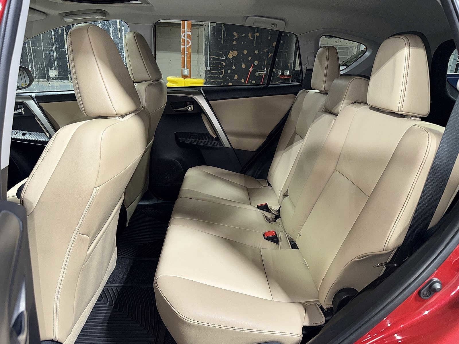 Thumbnail: 2015 Toyota RAV4 - 17