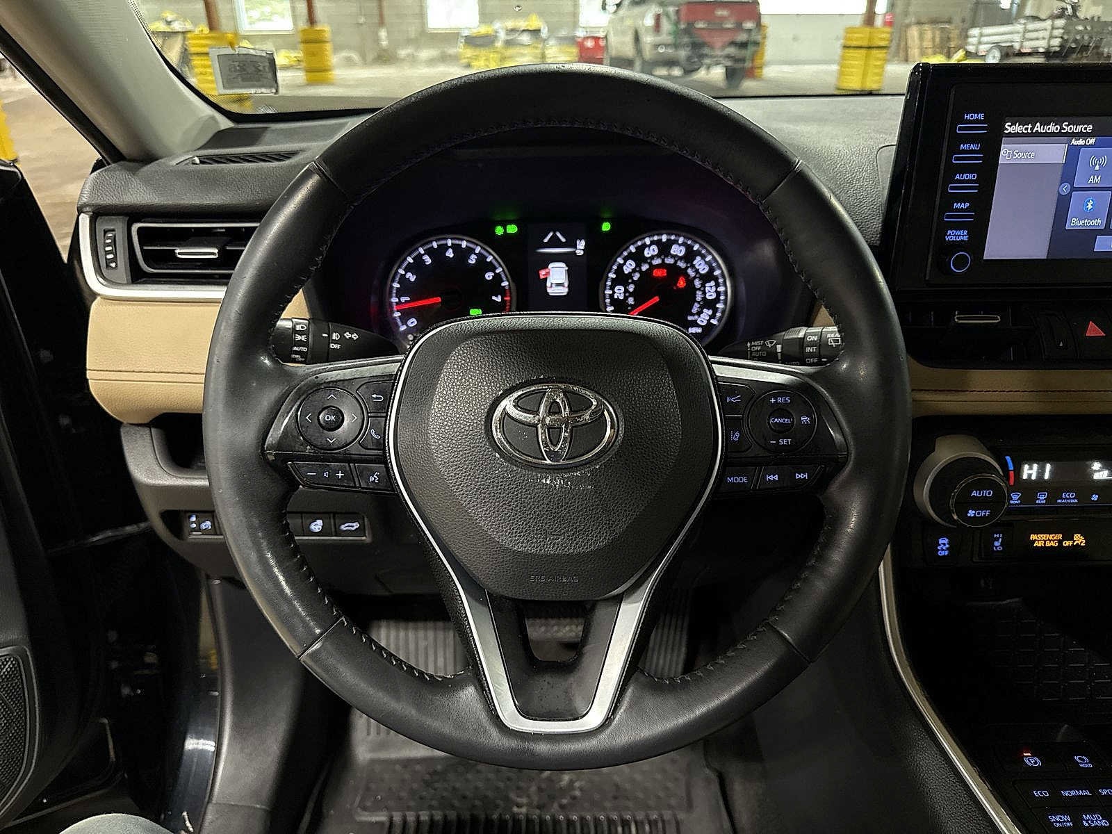 Thumbnail: 2019 Toyota RAV4 - 18