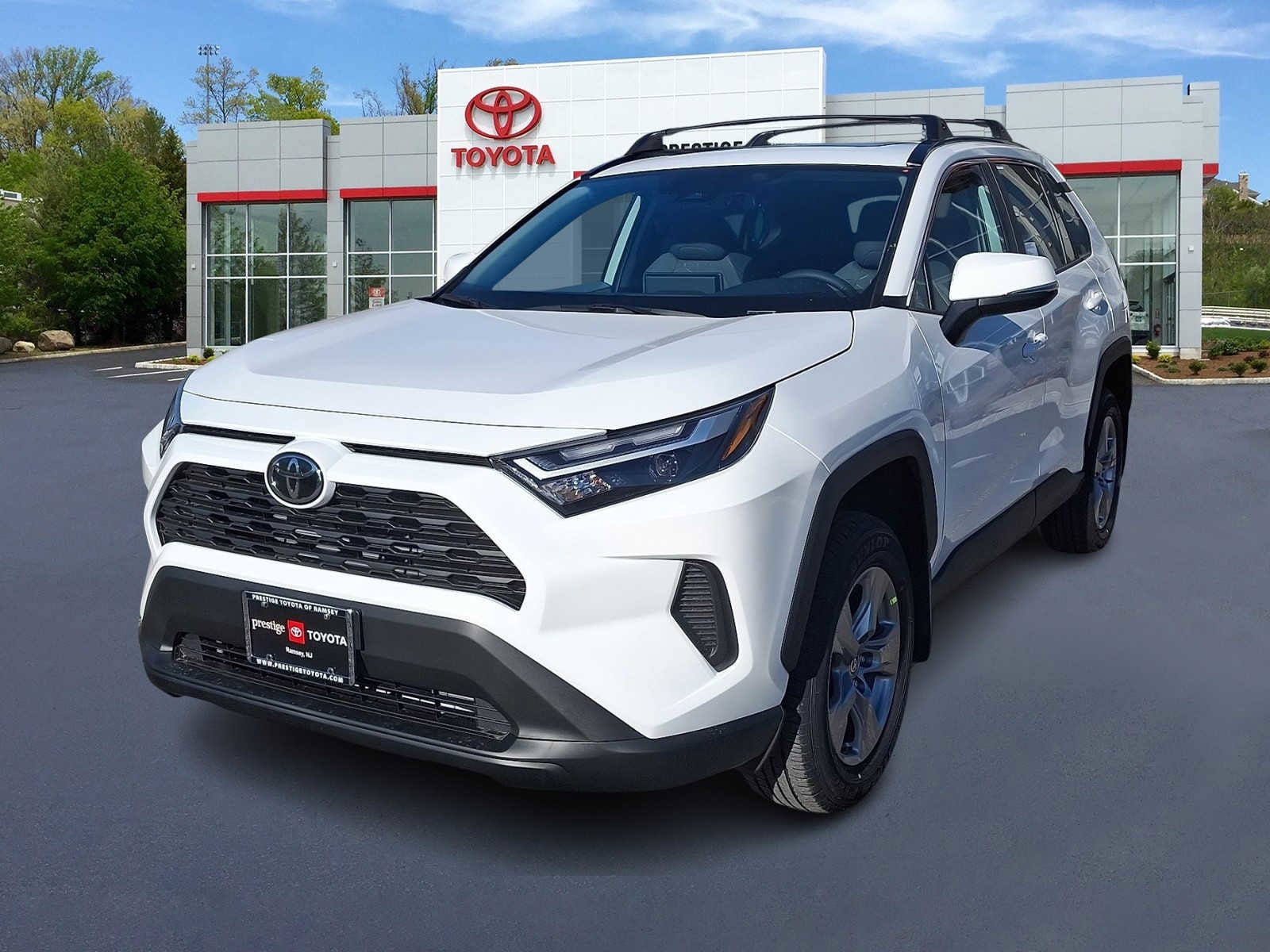 2025 Toyota RAV4 XLE's photo