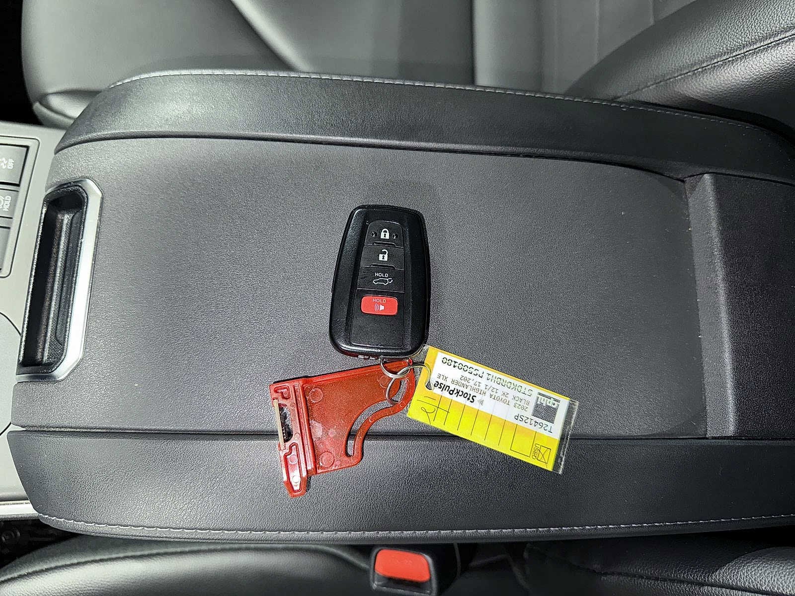 Thumbnail: 2023 Toyota Highlander - 33