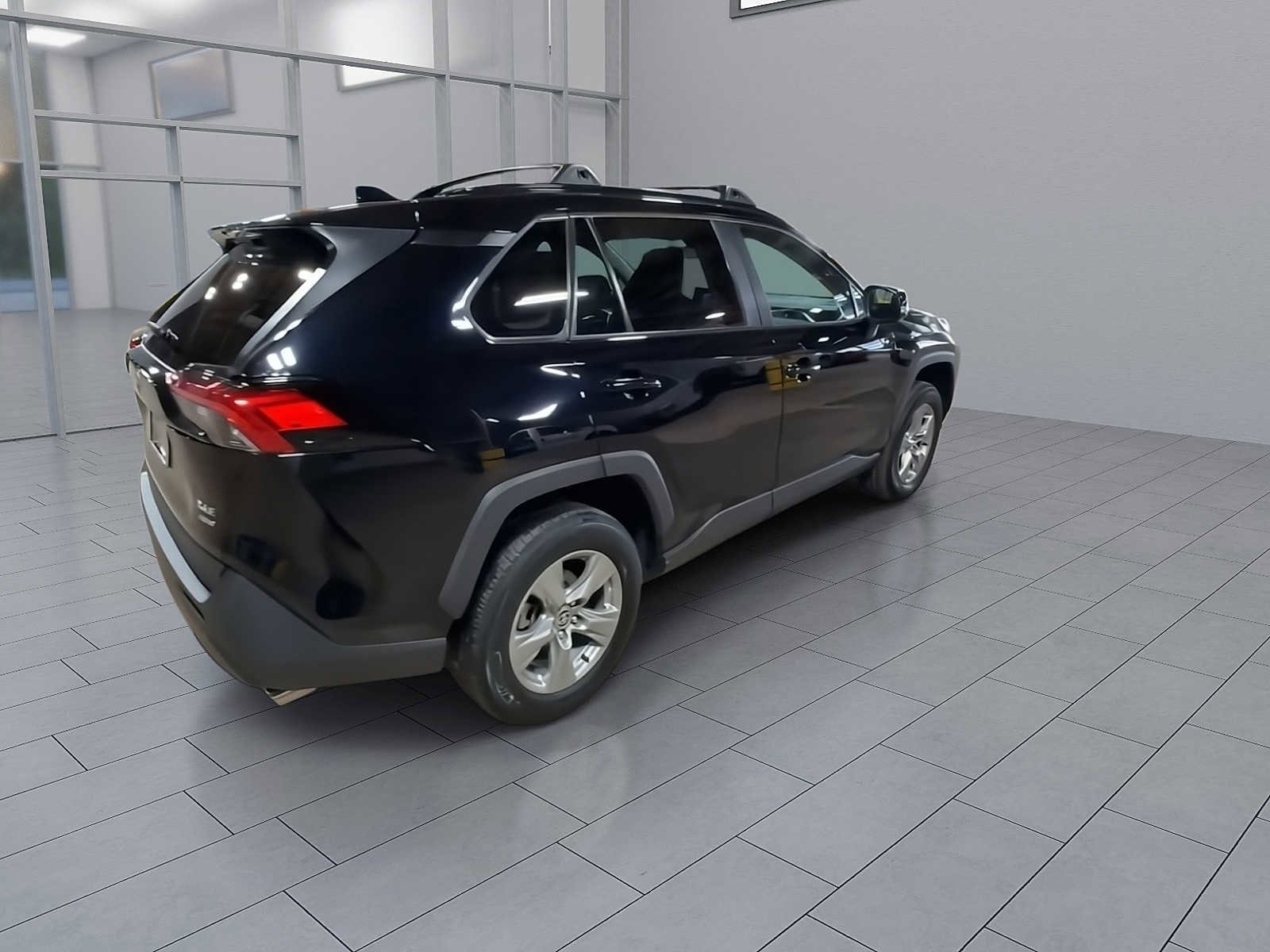 Thumbnail: 2022 Toyota RAV4 - 8