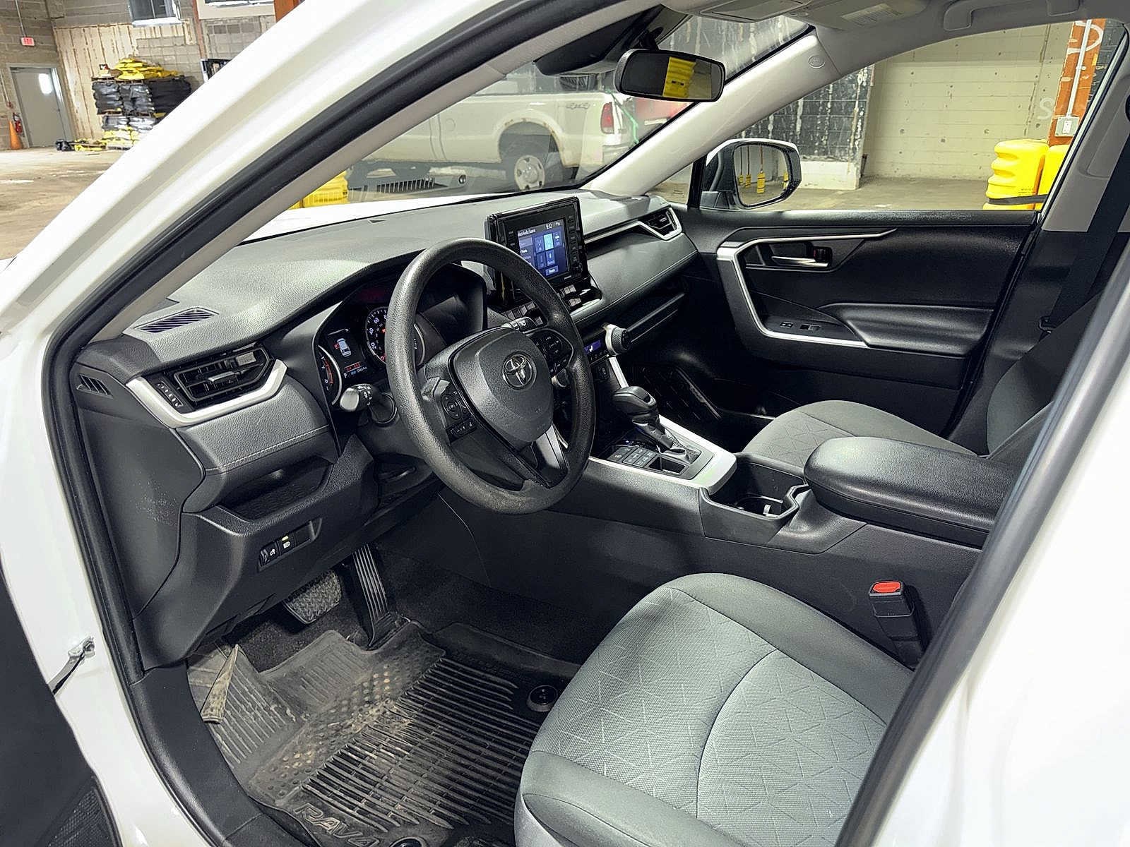 Thumbnail: 2022 Toyota RAV4 - 28