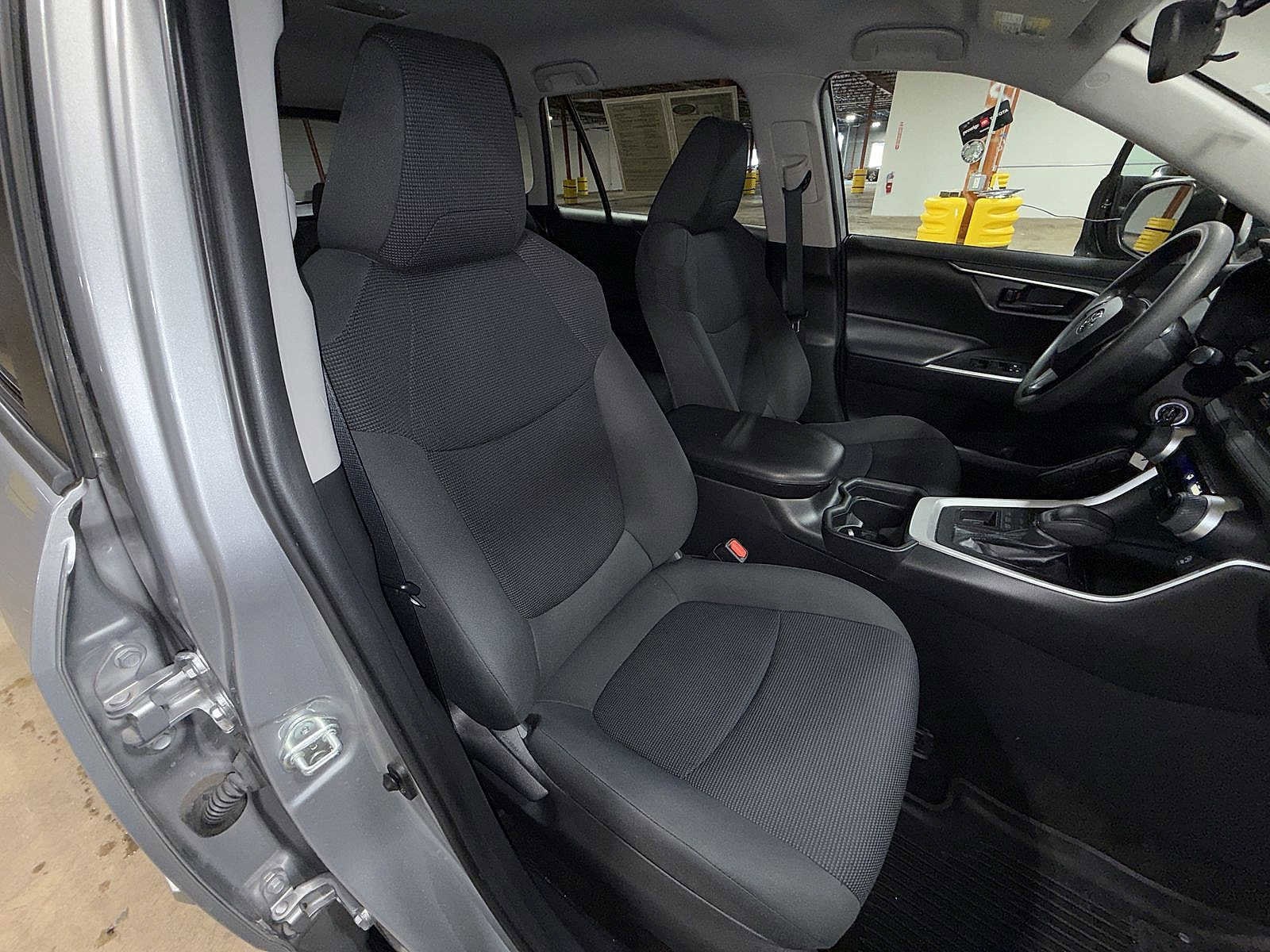 Thumbnail: 2019 Toyota RAV4 - 16