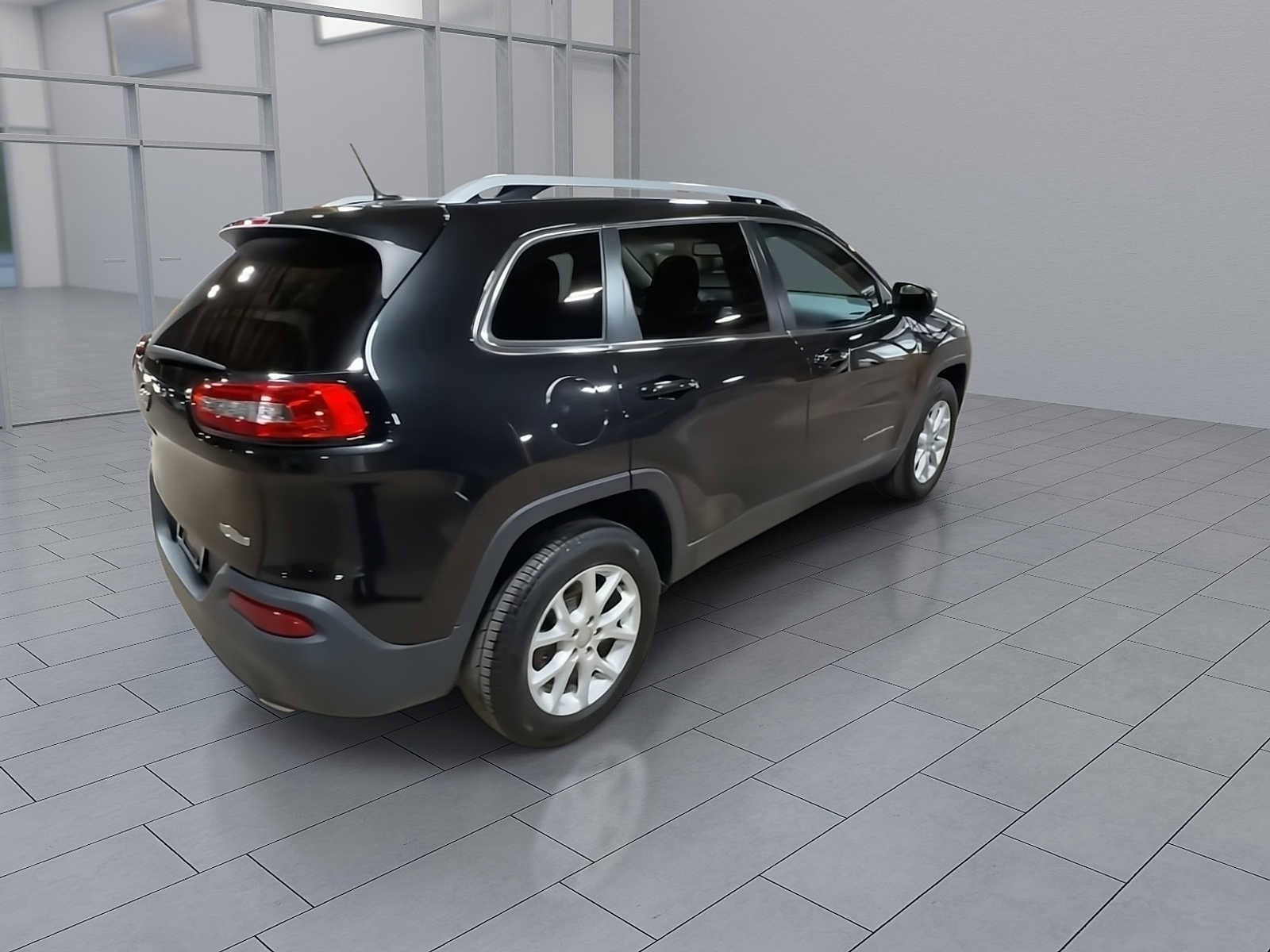 Thumbnail: 2015 Jeep Cherokee - 8