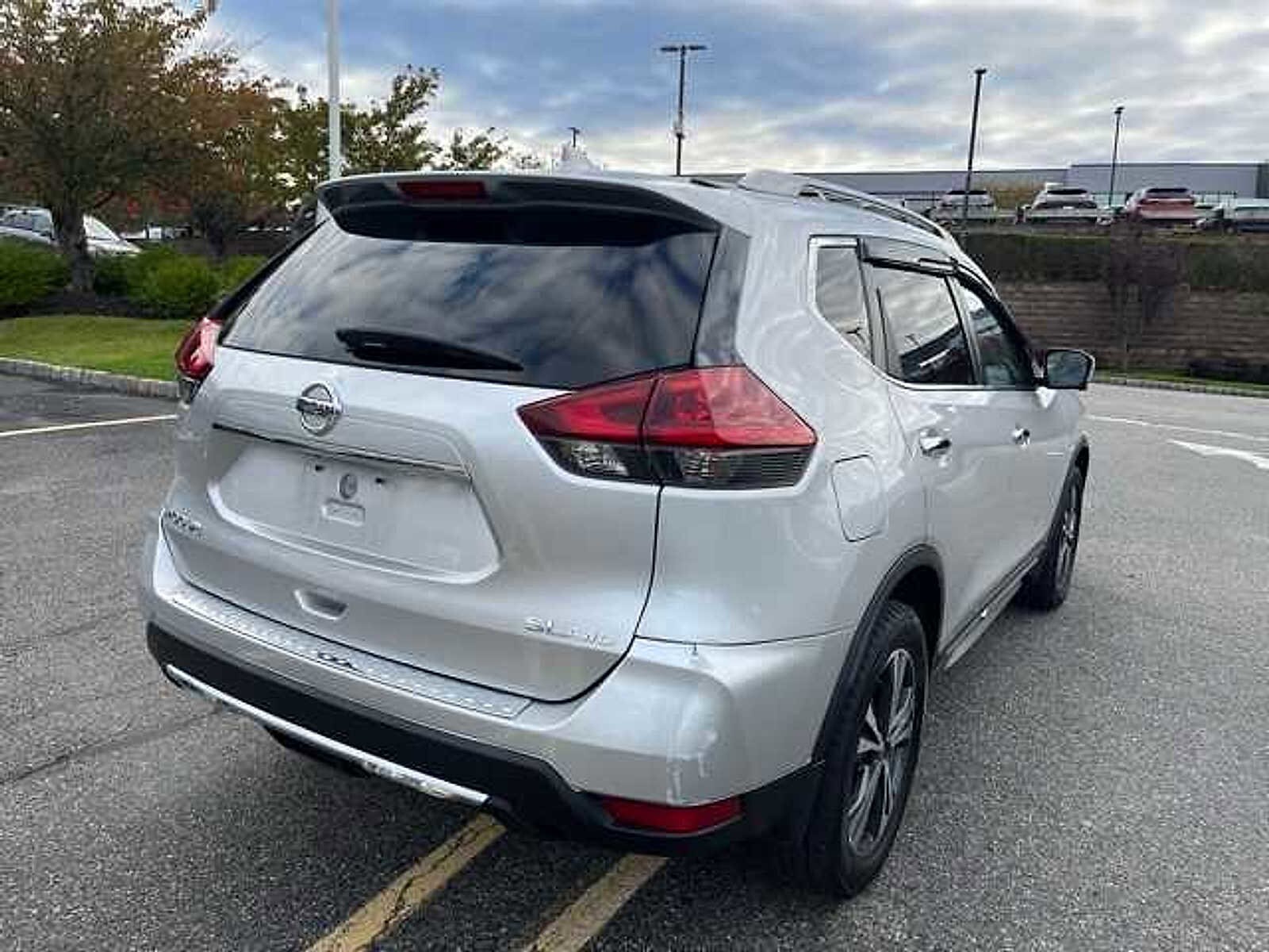 2018 Nissan Rogue SL photo 4