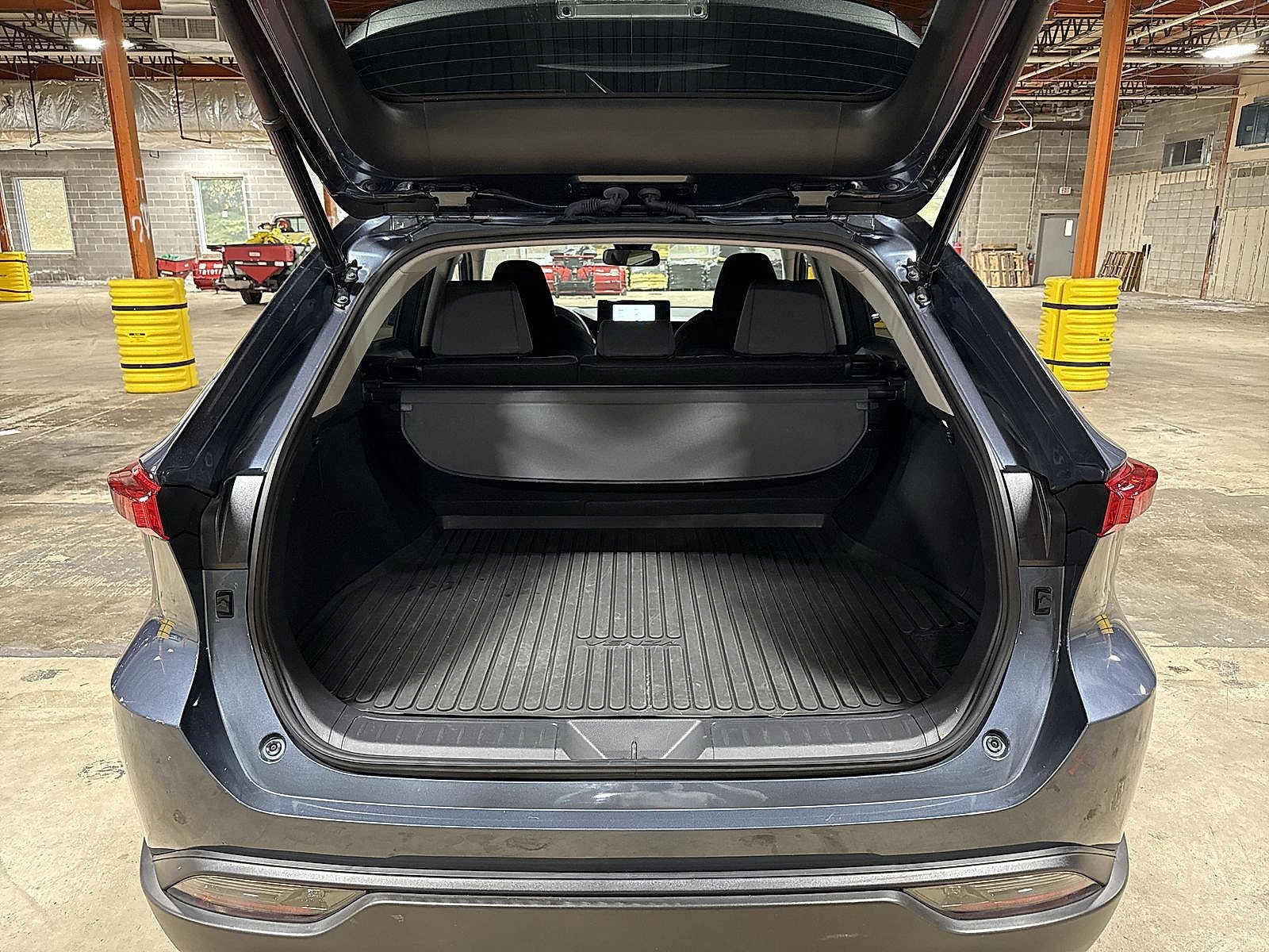 Thumbnail: 2023 Toyota Venza - 11