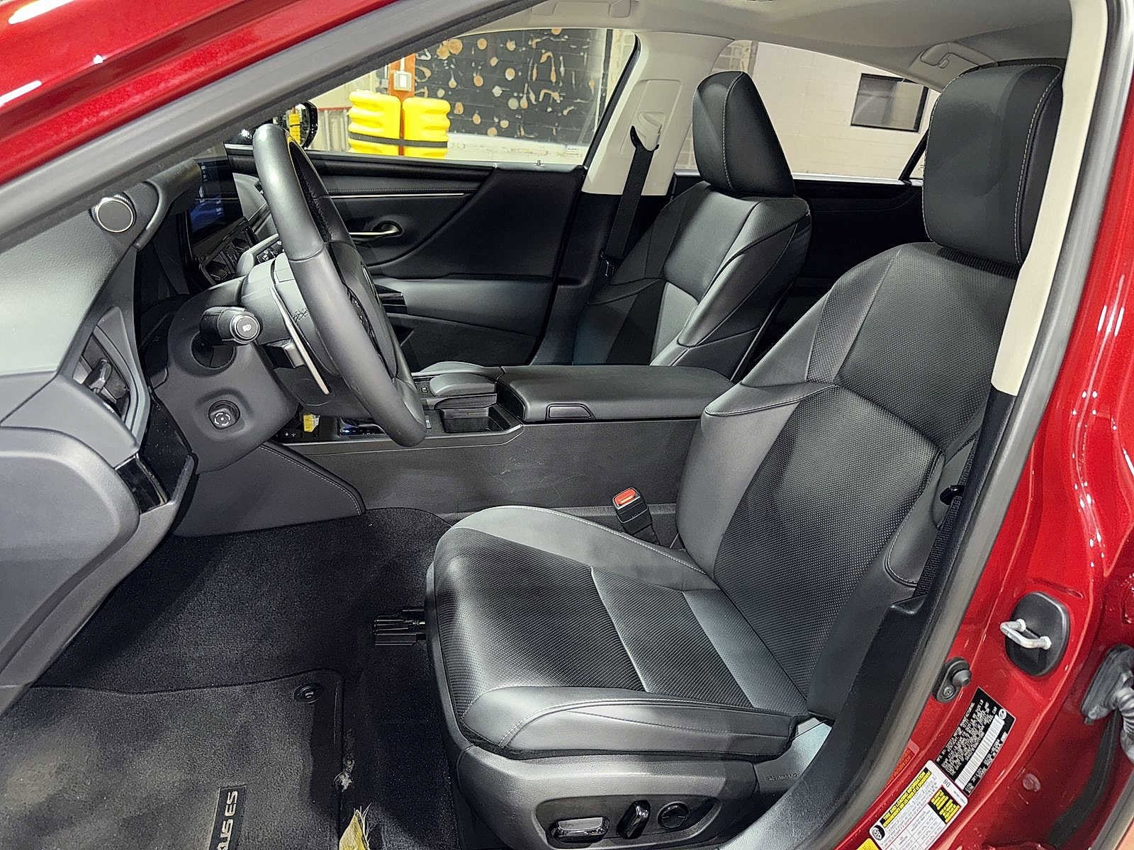 Thumbnail: 2022 Lexus ES - 15