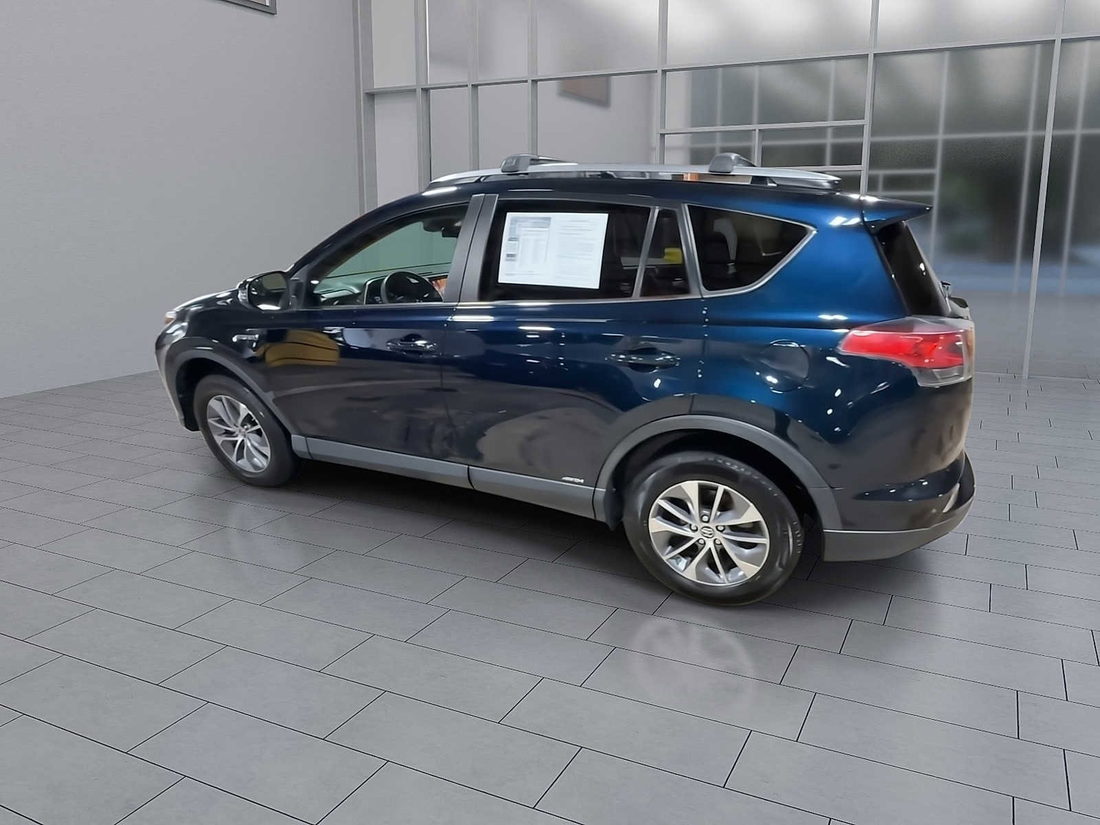 Thumbnail: 2018 Toyota RAV4 - 6