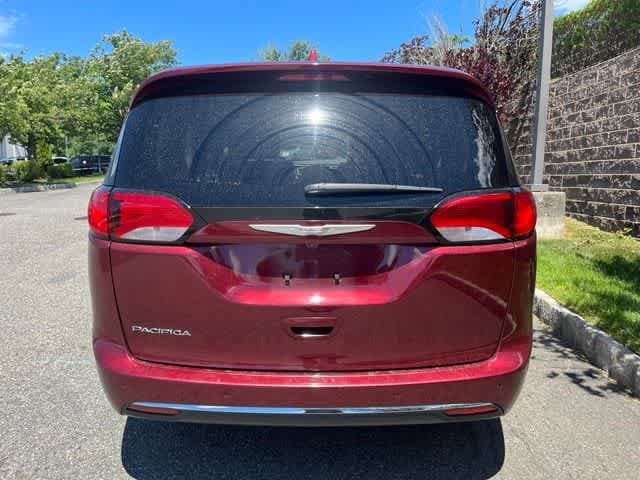 Thumbnail: 2017 Chrysler Pacifica - 5
