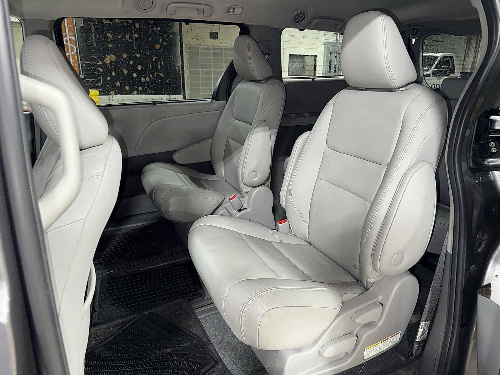 Thumbnail: 2020 Toyota Sienna - 16